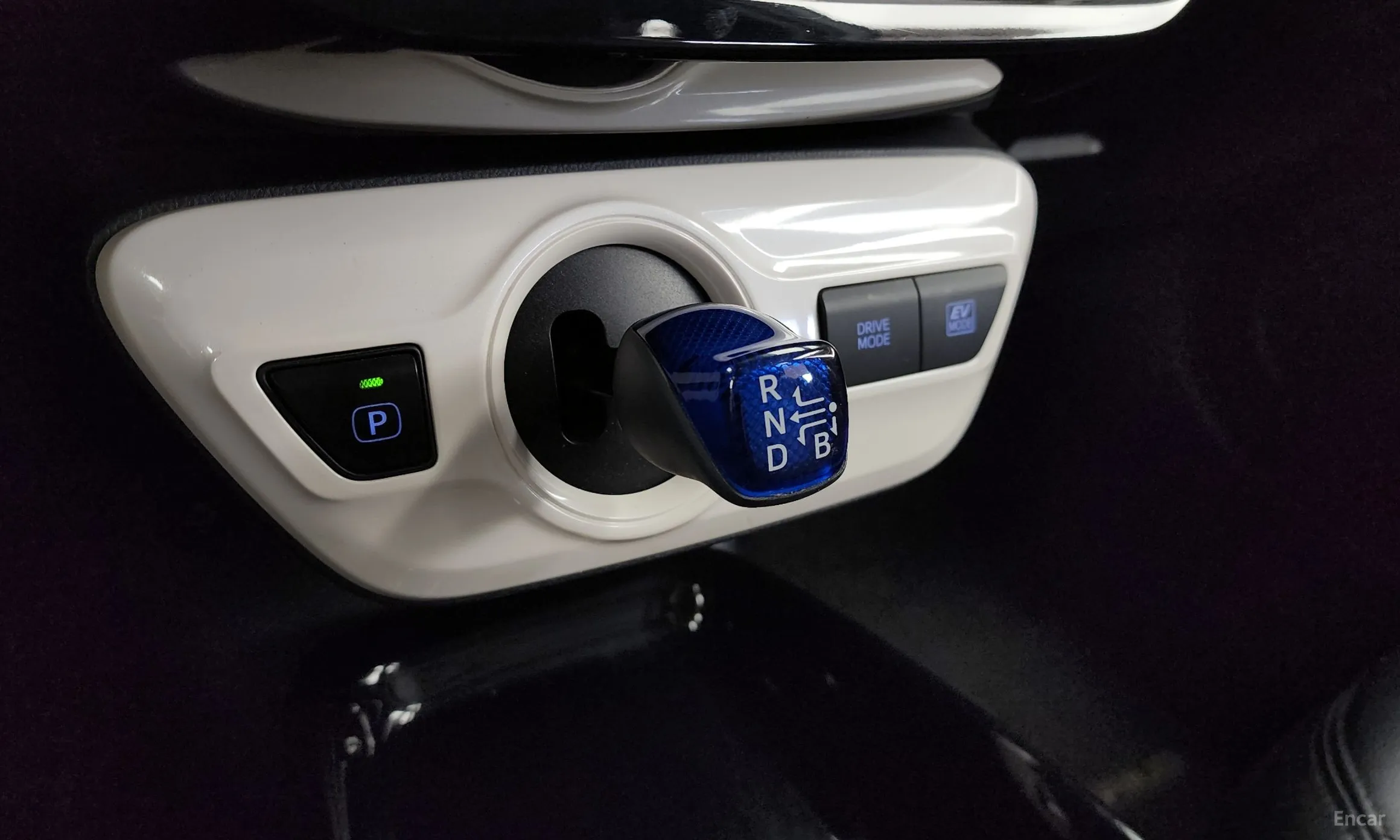 Toyota Prius 4th Generation превью 9