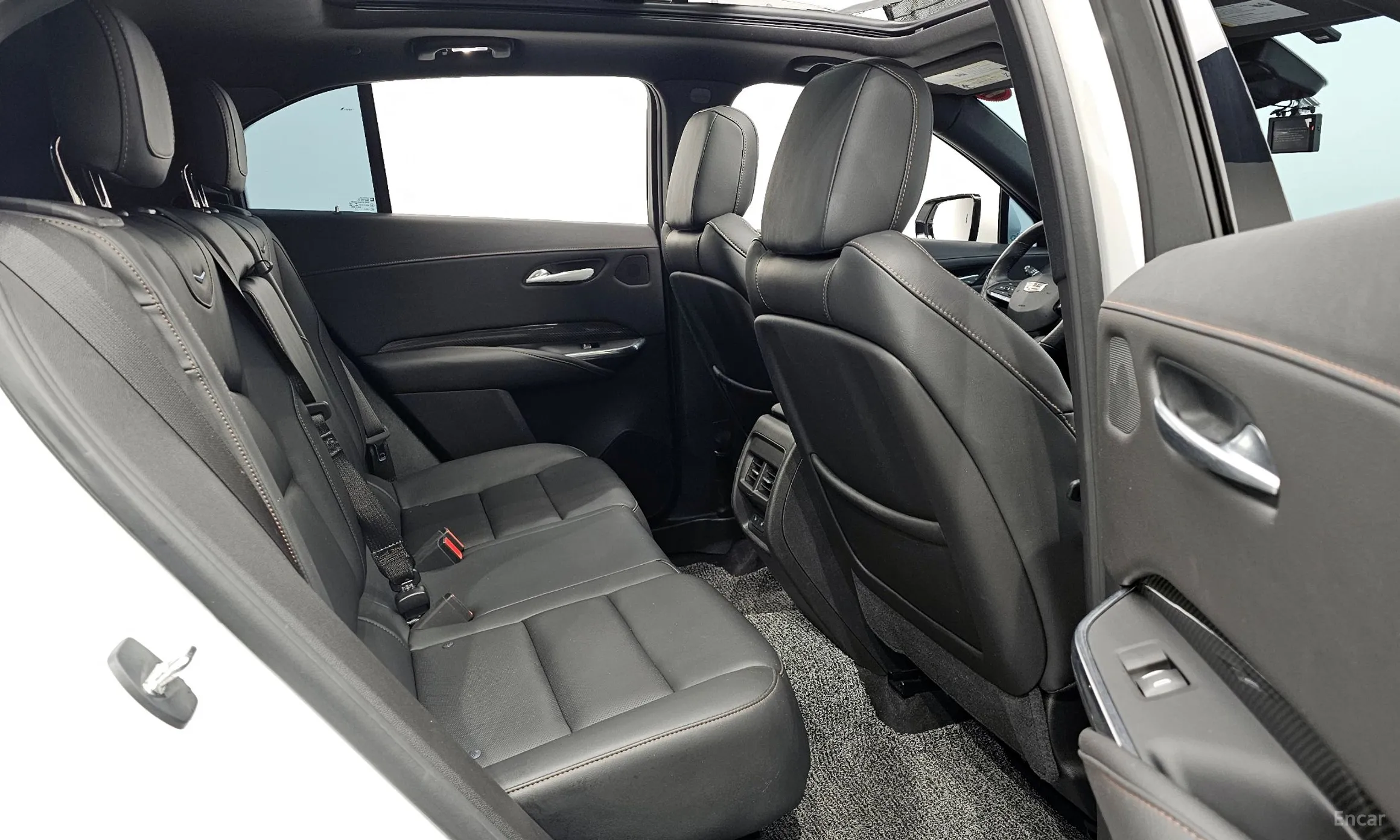 Cadillac XT4 превью 11