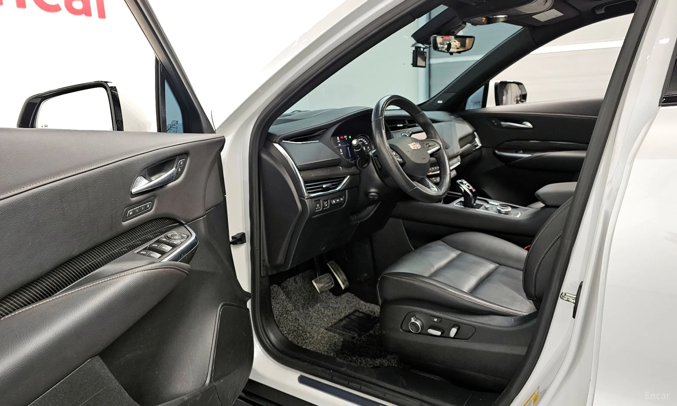 Cadillac XT4 превью 12