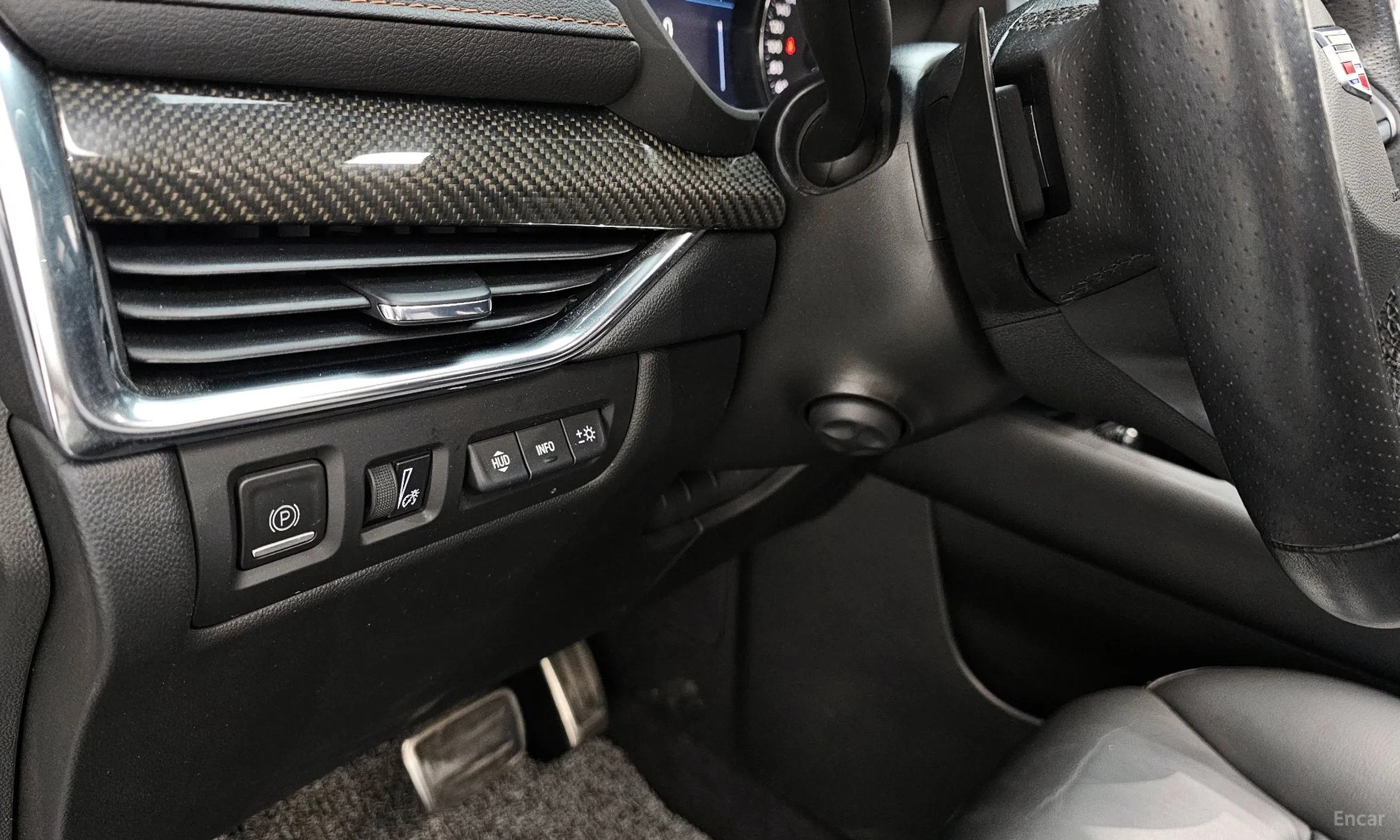 Cadillac XT4 превью 13