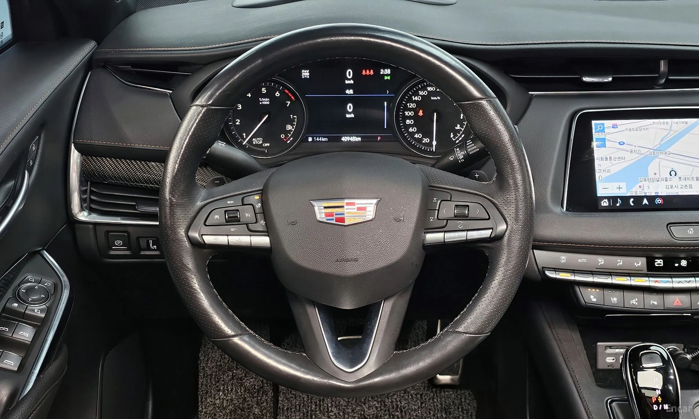 Cadillac XT4 превью 14