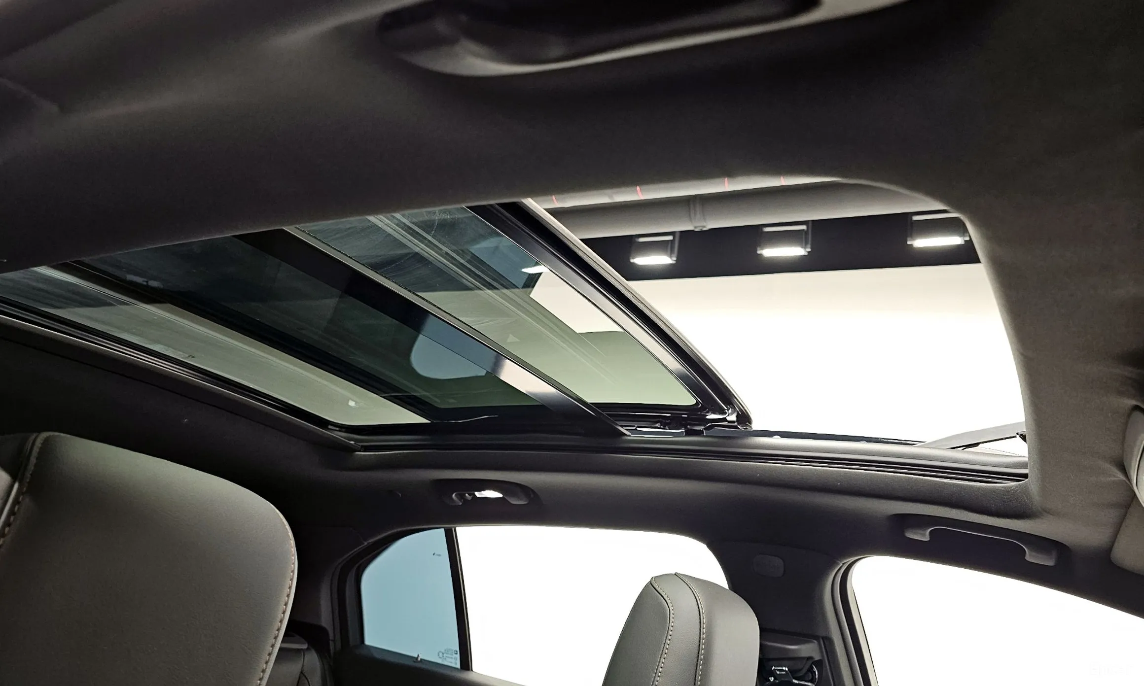 Cadillac XT4 превью 18