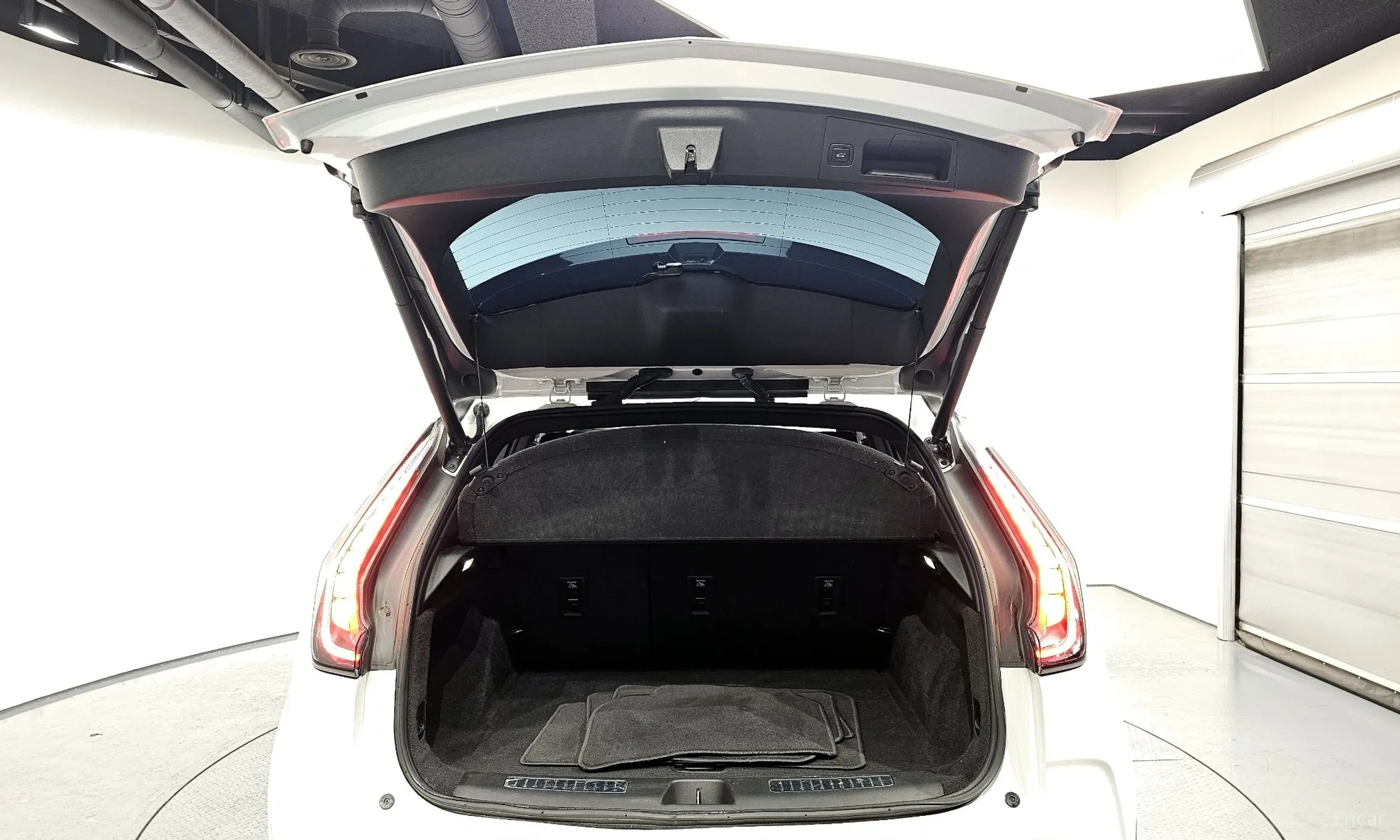 Cadillac XT4 превью 20