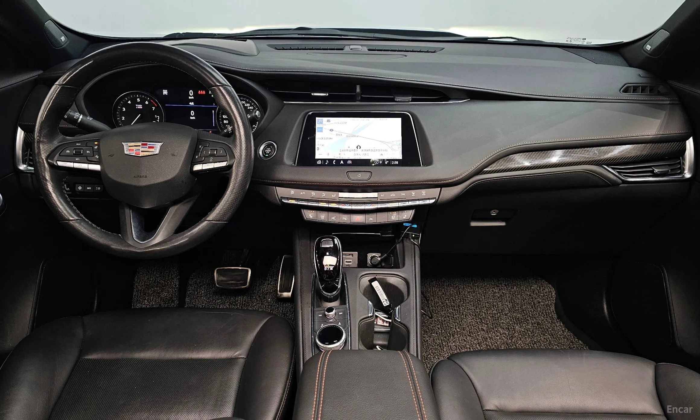 Cadillac XT4 превью 7