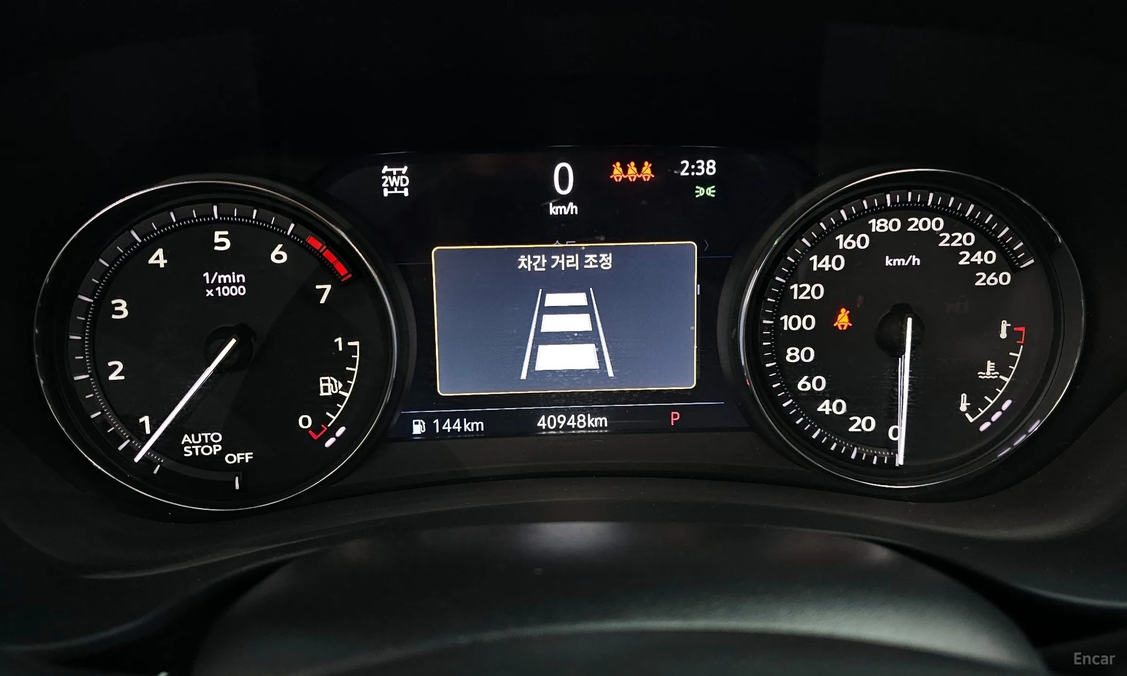 Cadillac XT4 превью 8
