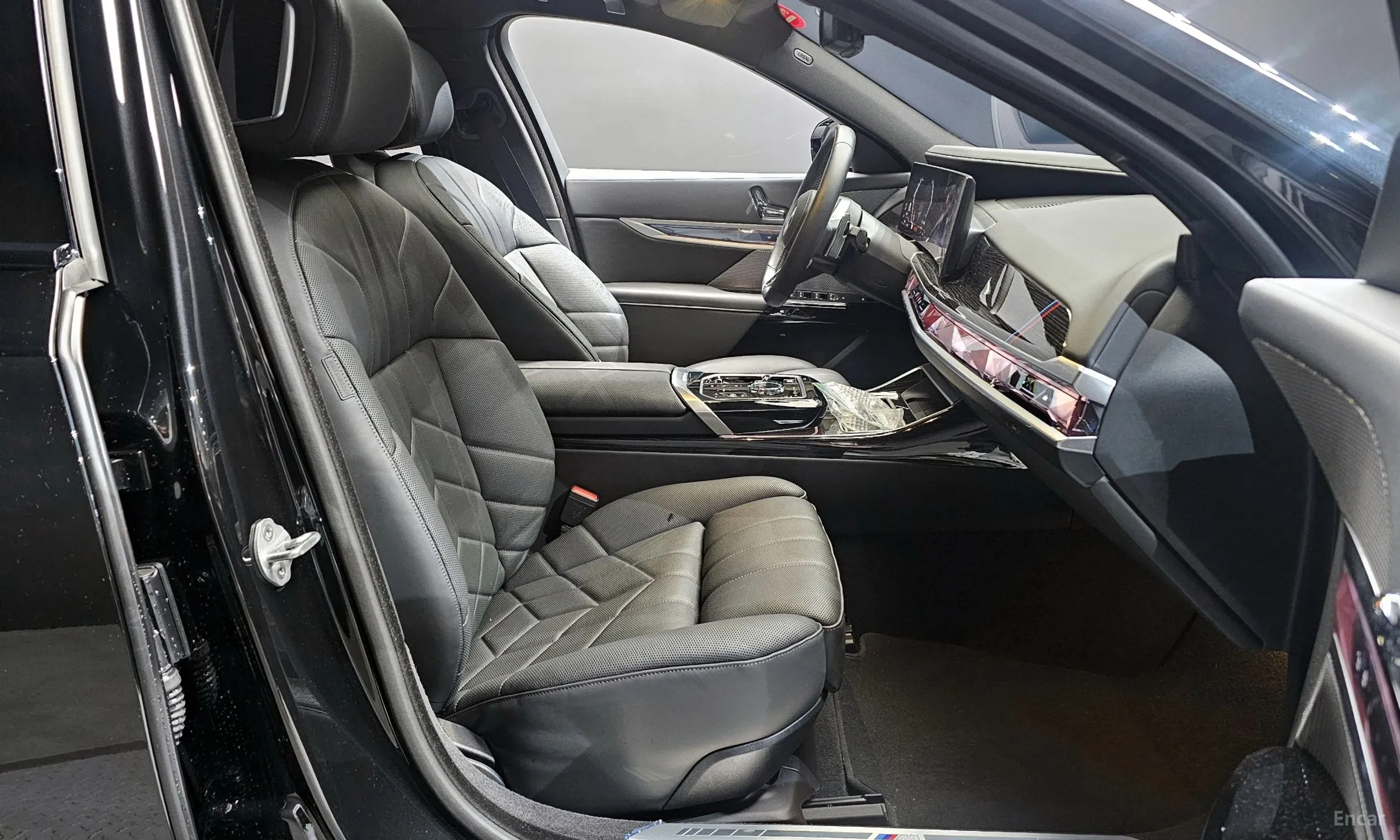 BMW 7 Series (G70) превью 11