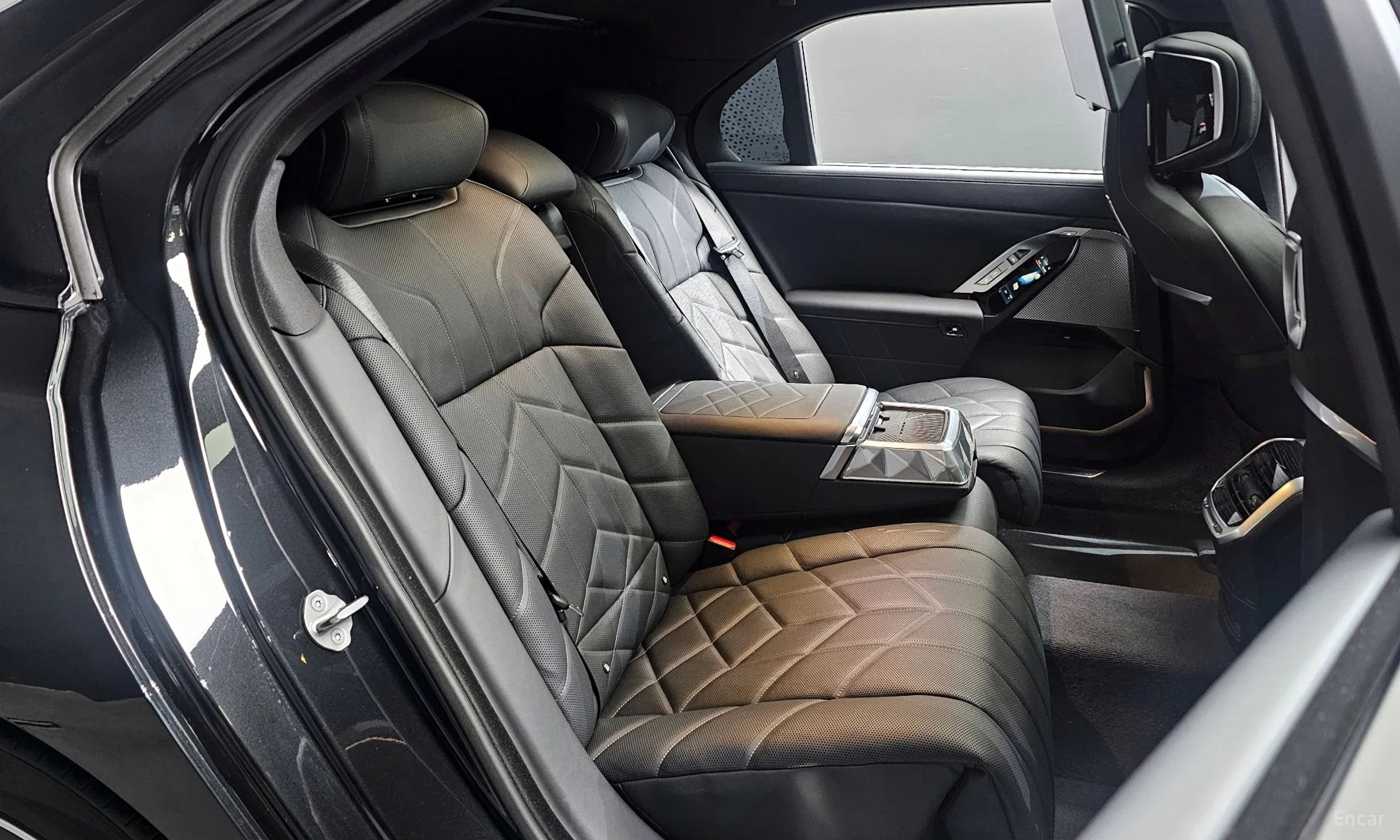 BMW 7 Series (G70) превью 12