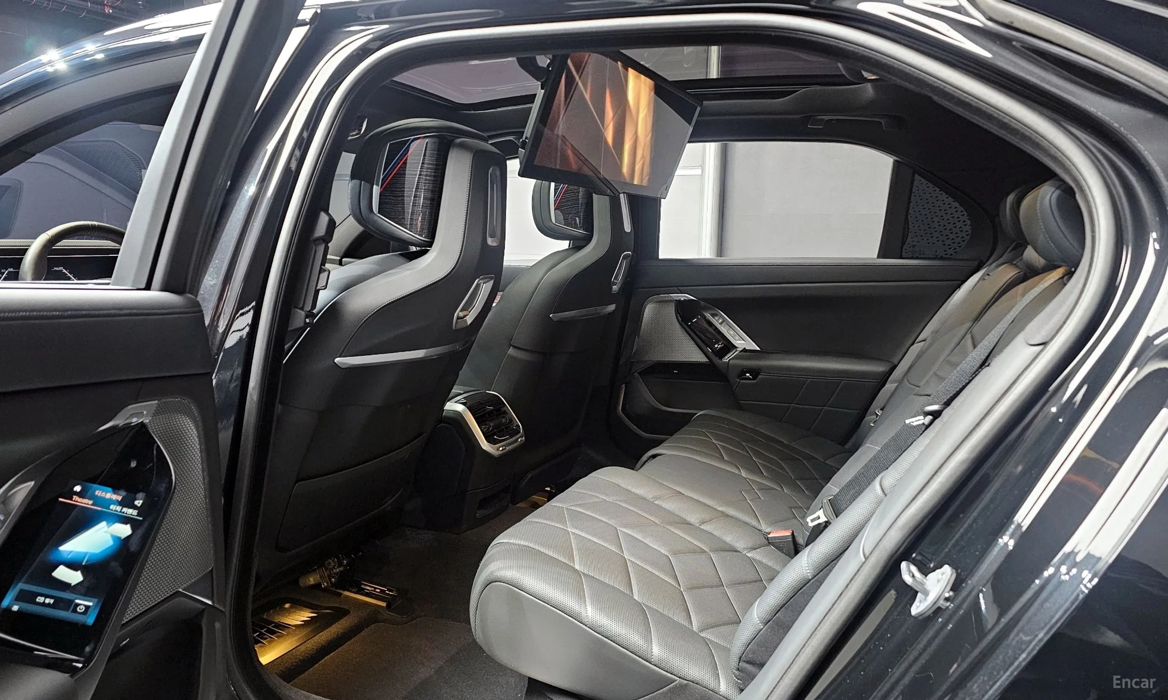 BMW 7 Series (G70) превью 13