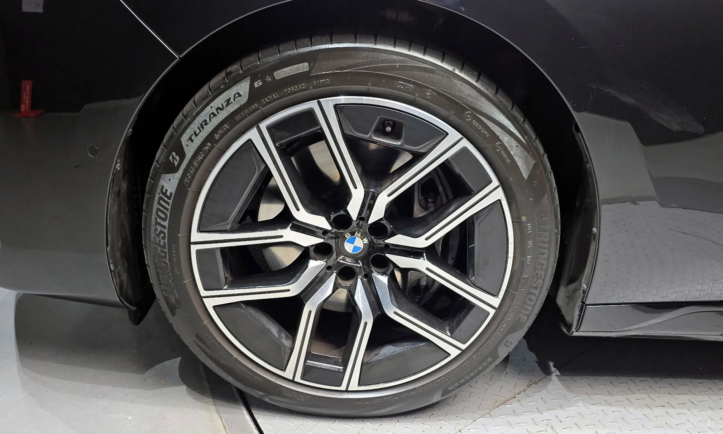 BMW 7 Series (G70) превью 5