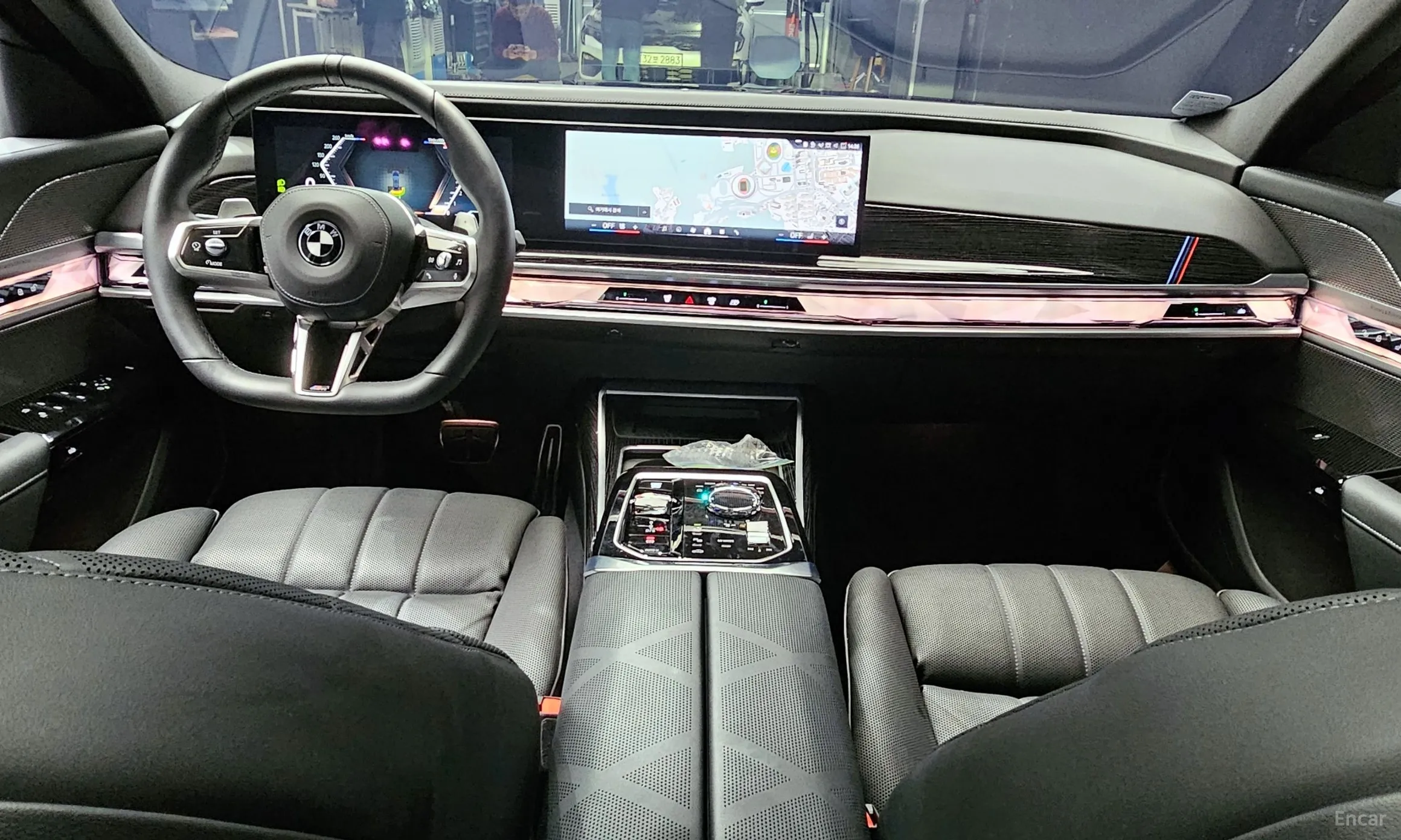 BMW 7 Series (G70) превью 7