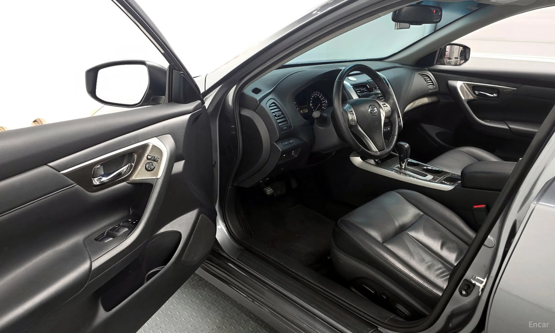 Nissan Altima превью 10