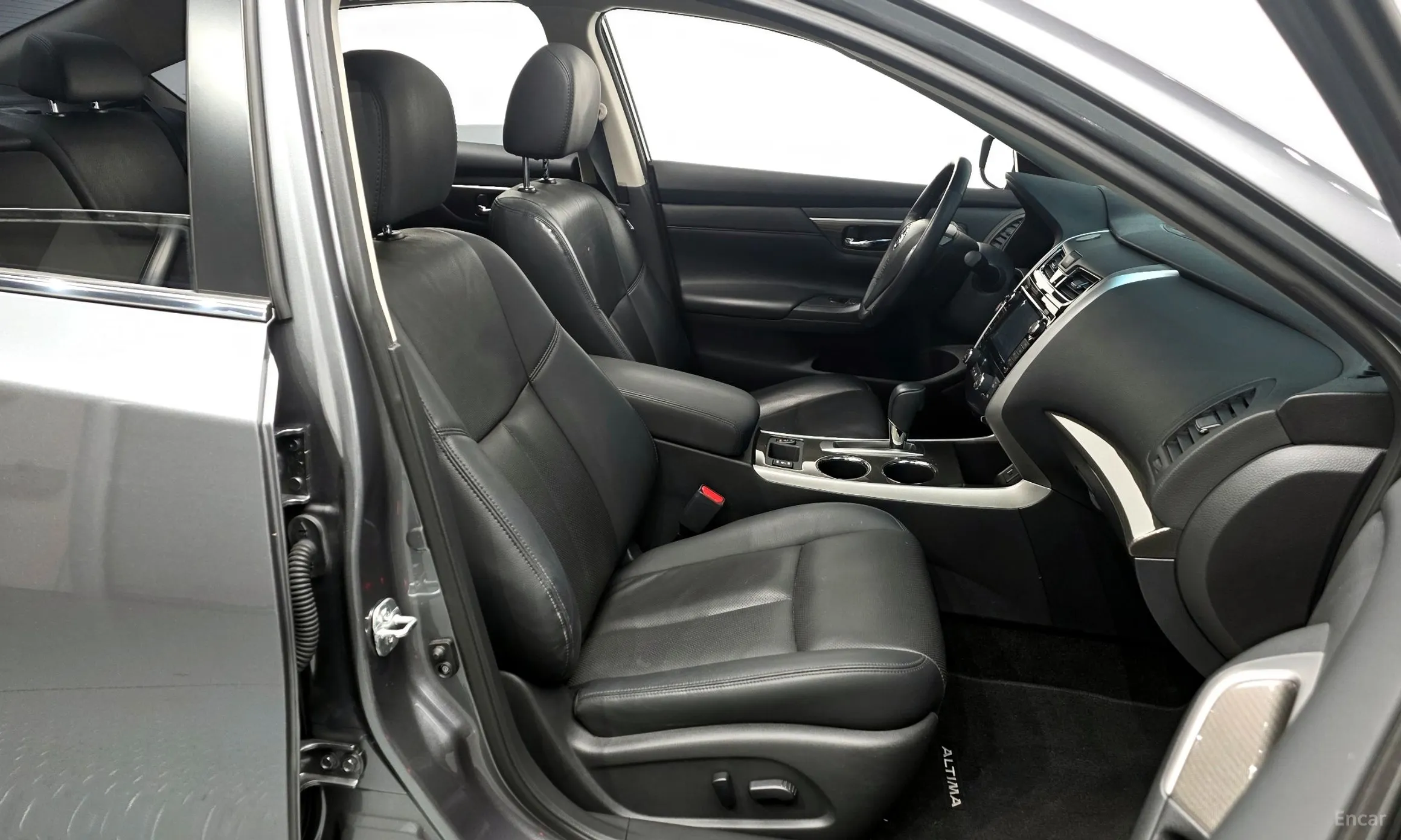 Nissan Altima превью 11
