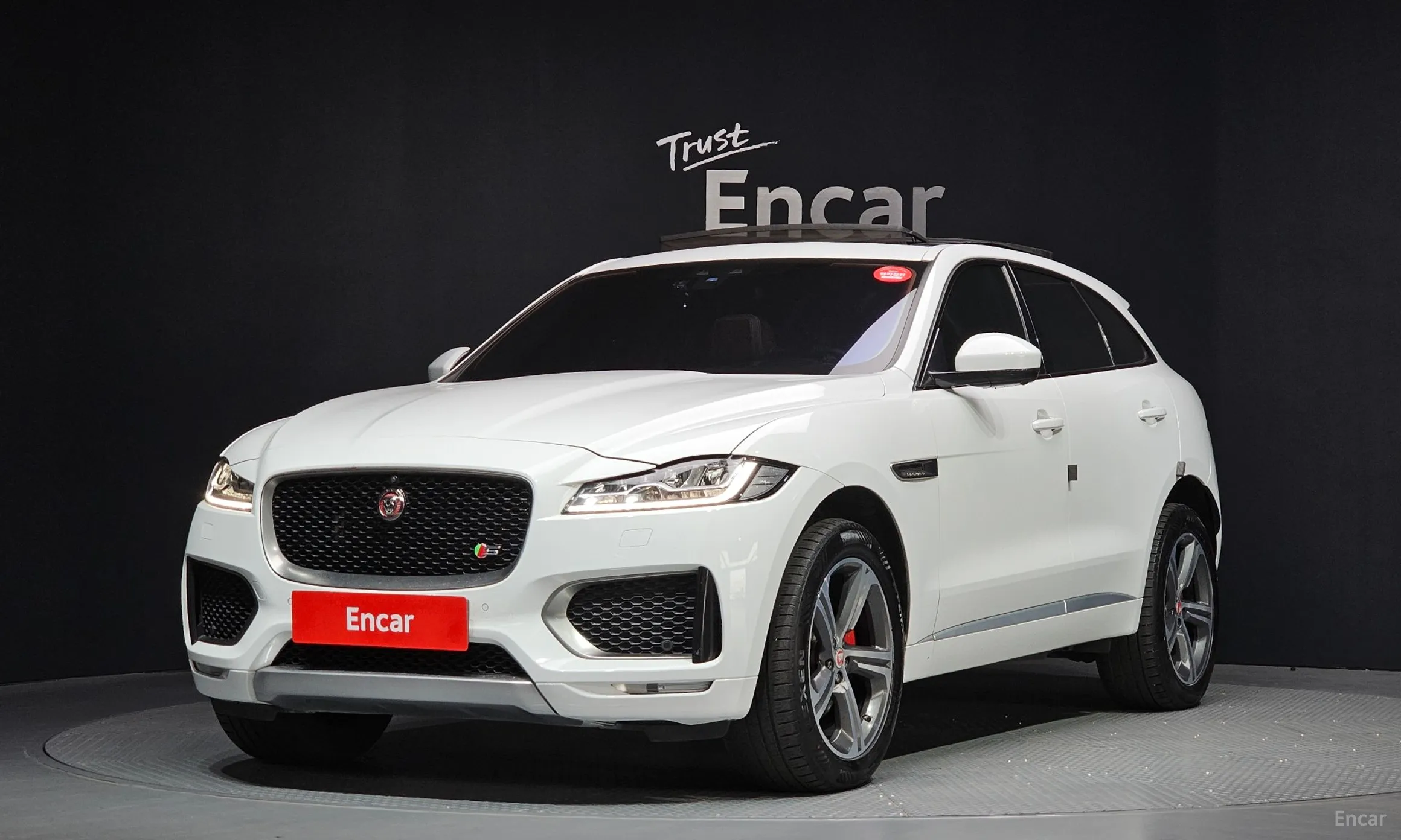 Jaguar F-PACE
