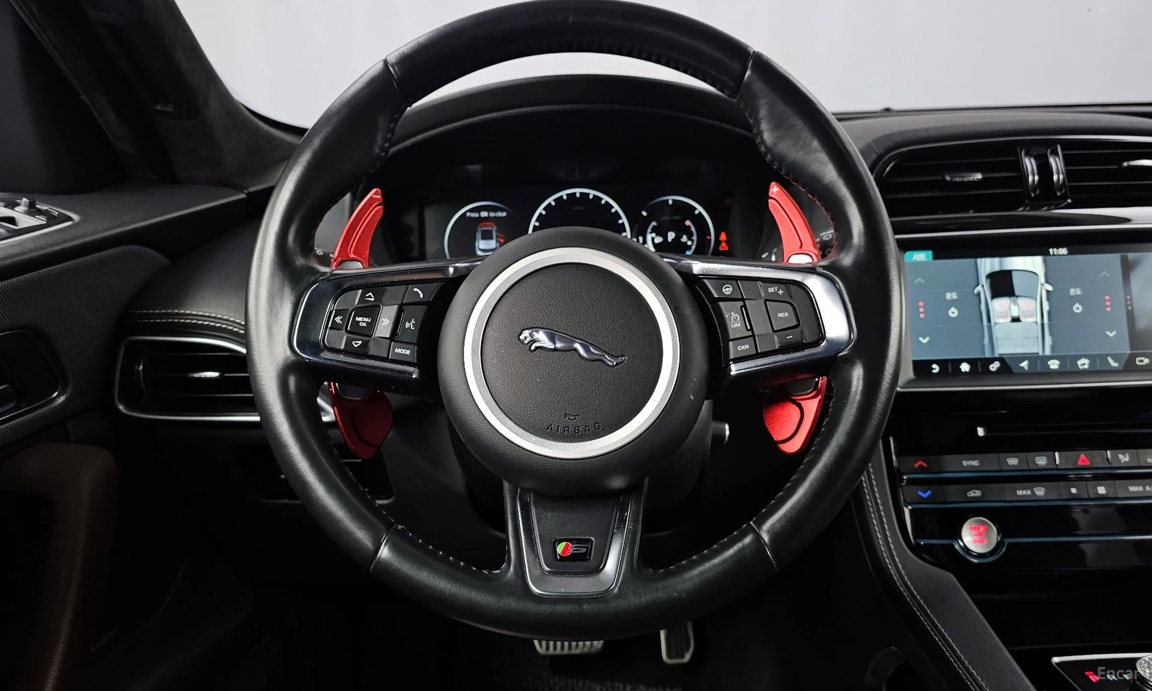 Jaguar F-PACE превью 13