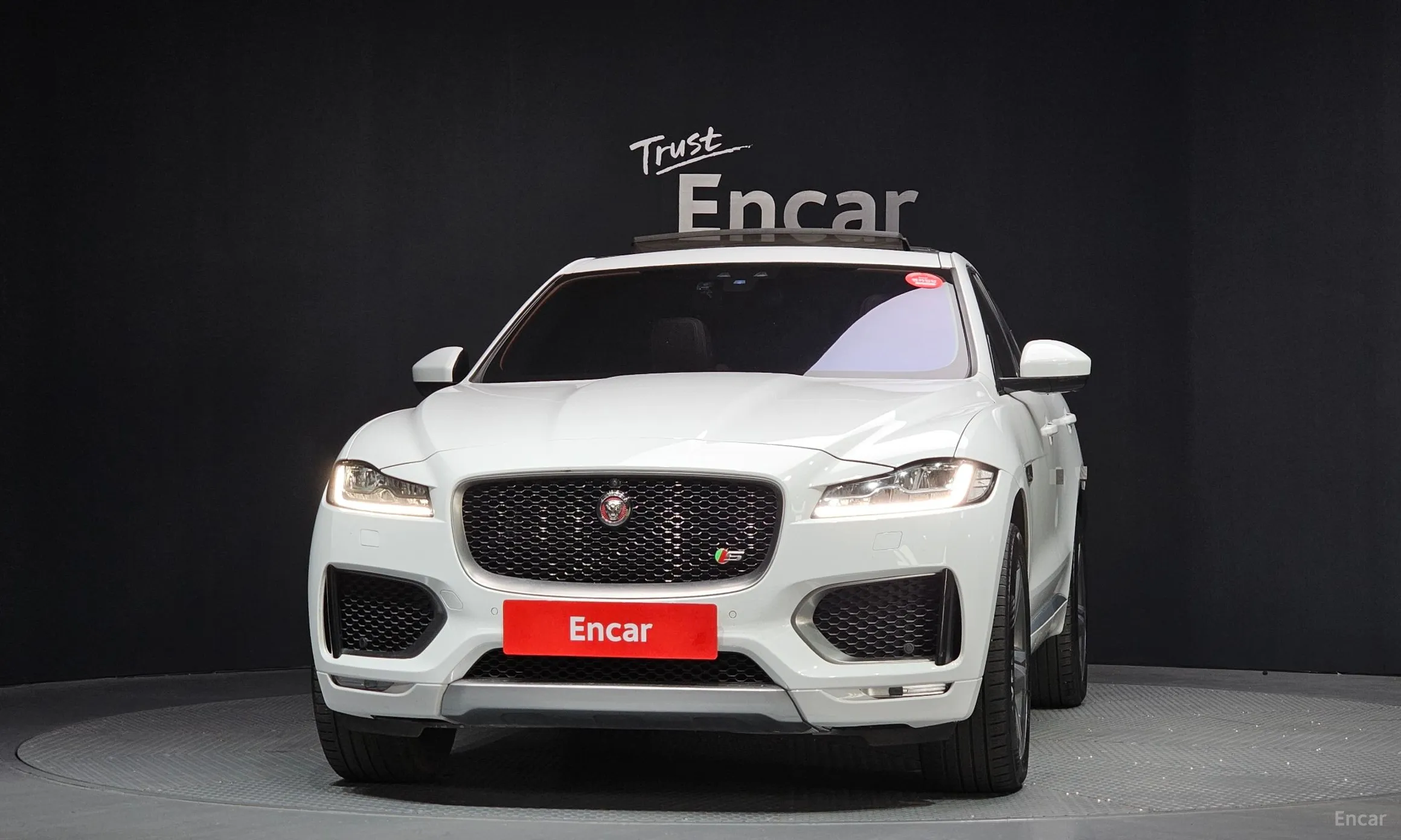 Jaguar F-PACE превью 3