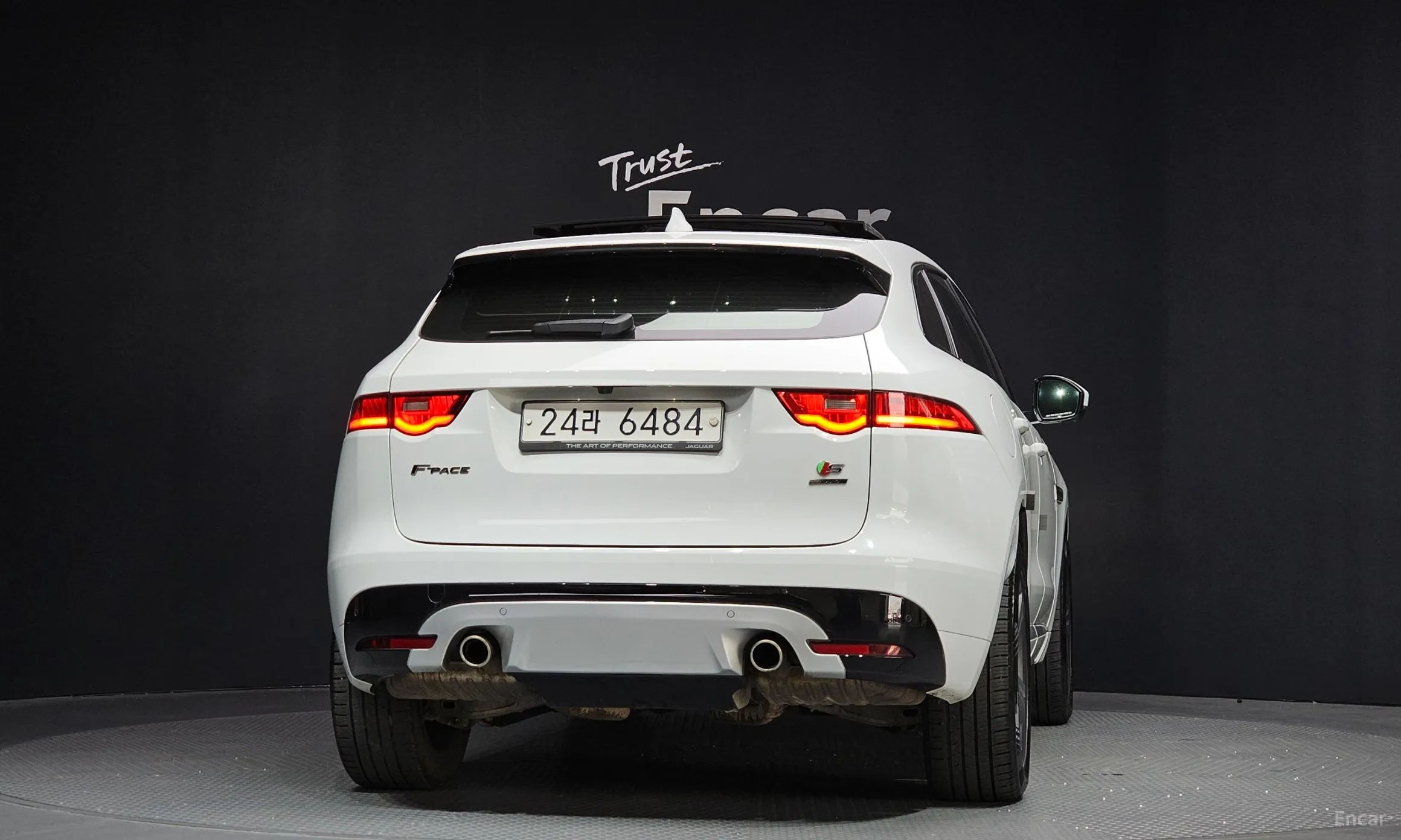 Jaguar F-PACE превью 4