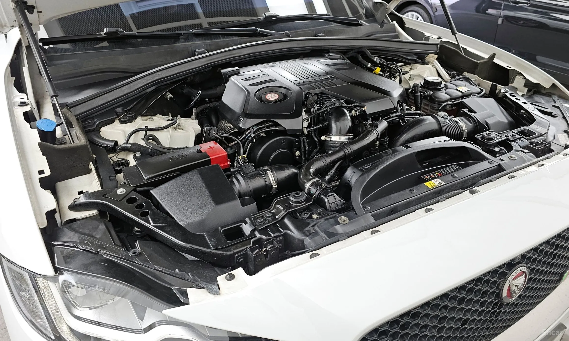 Jaguar F-PACE превью 6