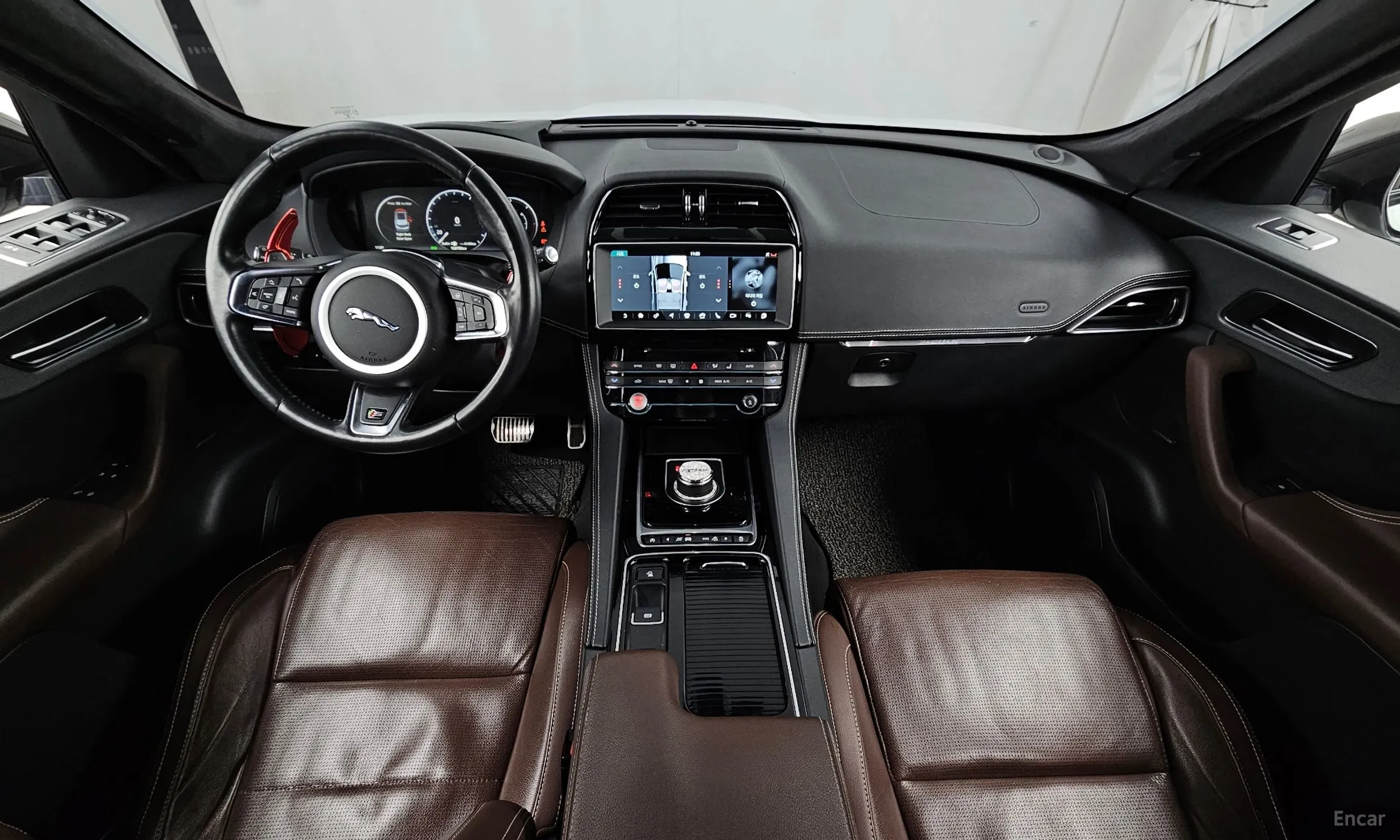Jaguar F-PACE превью 7