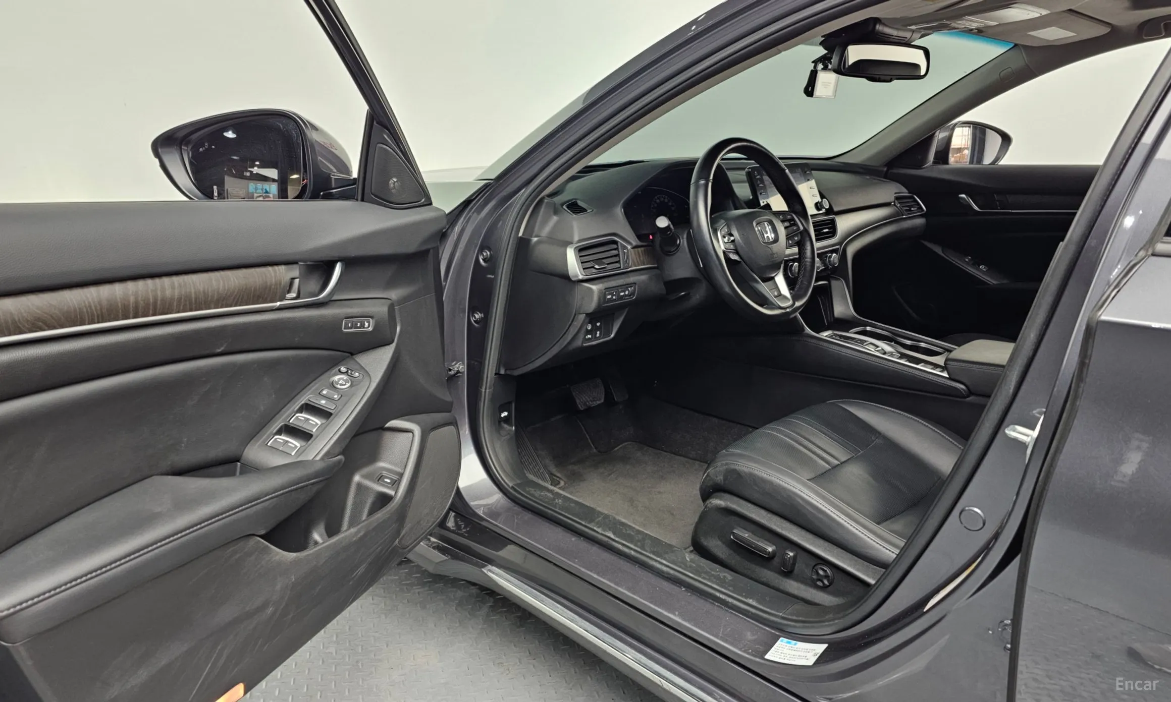 Honda Accord 10th Generation превью 10