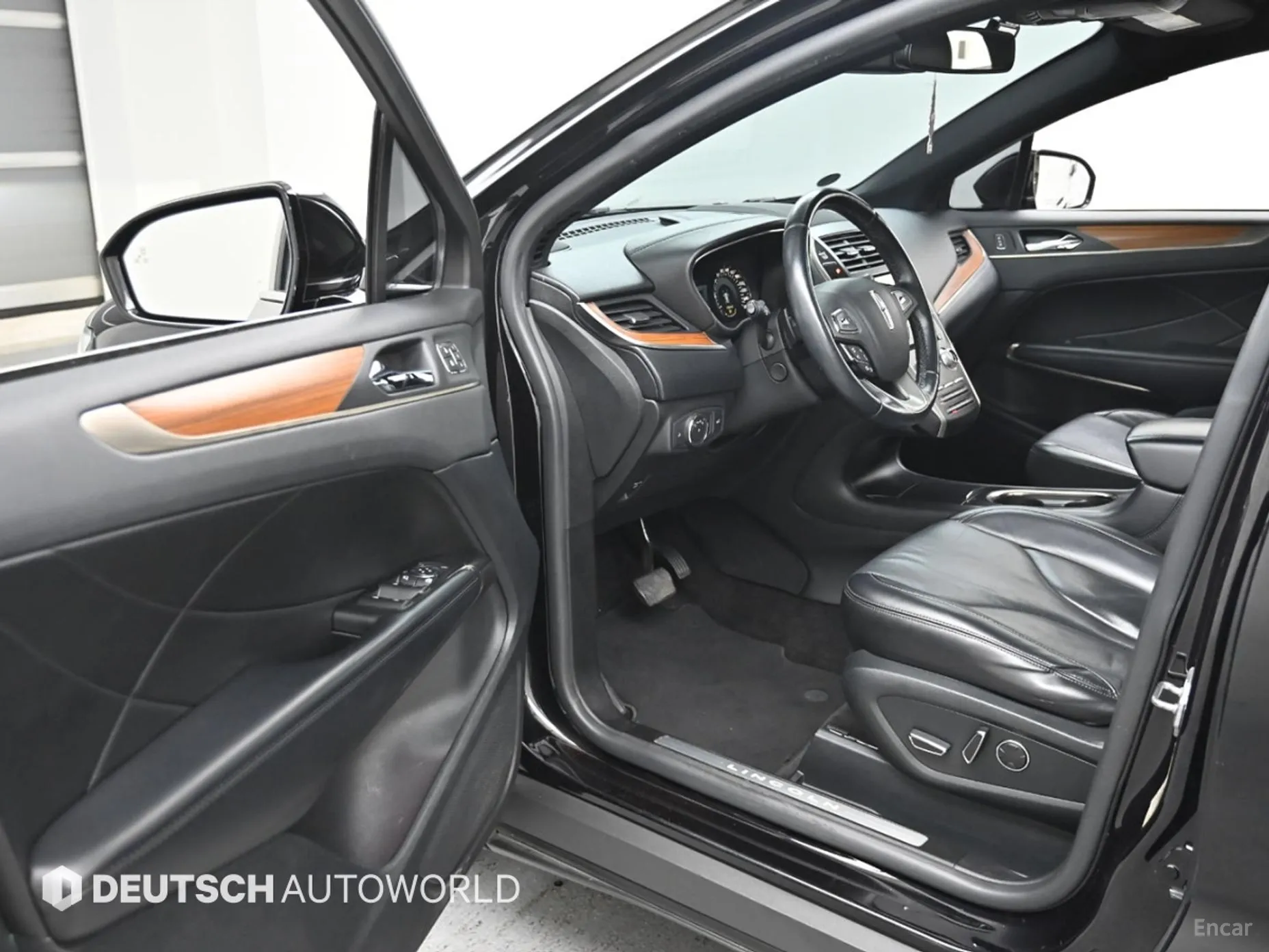 Lincoln MKC превью 11