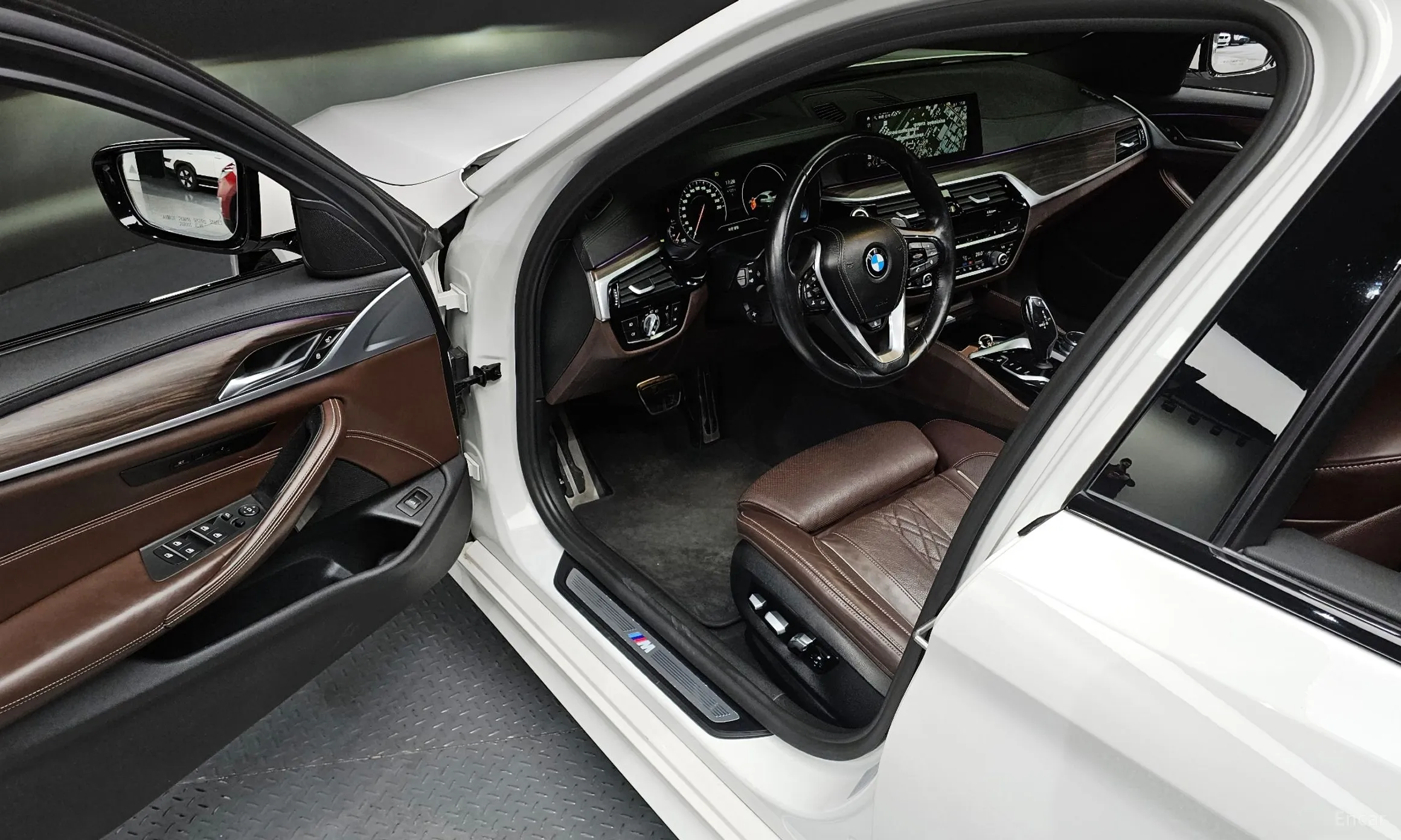 BMW 5 Series (G30) превью 11