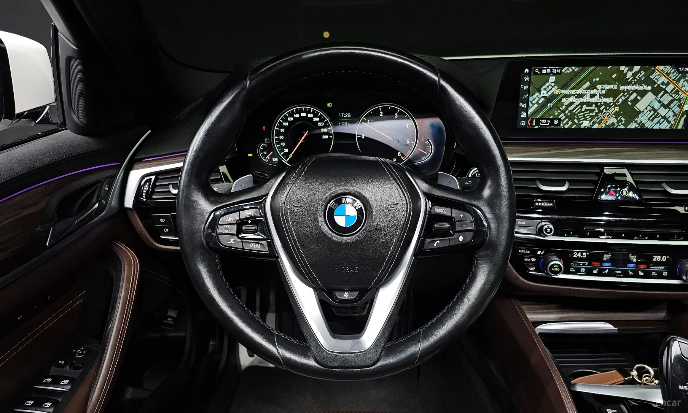 BMW 5 Series (G30) превью 13