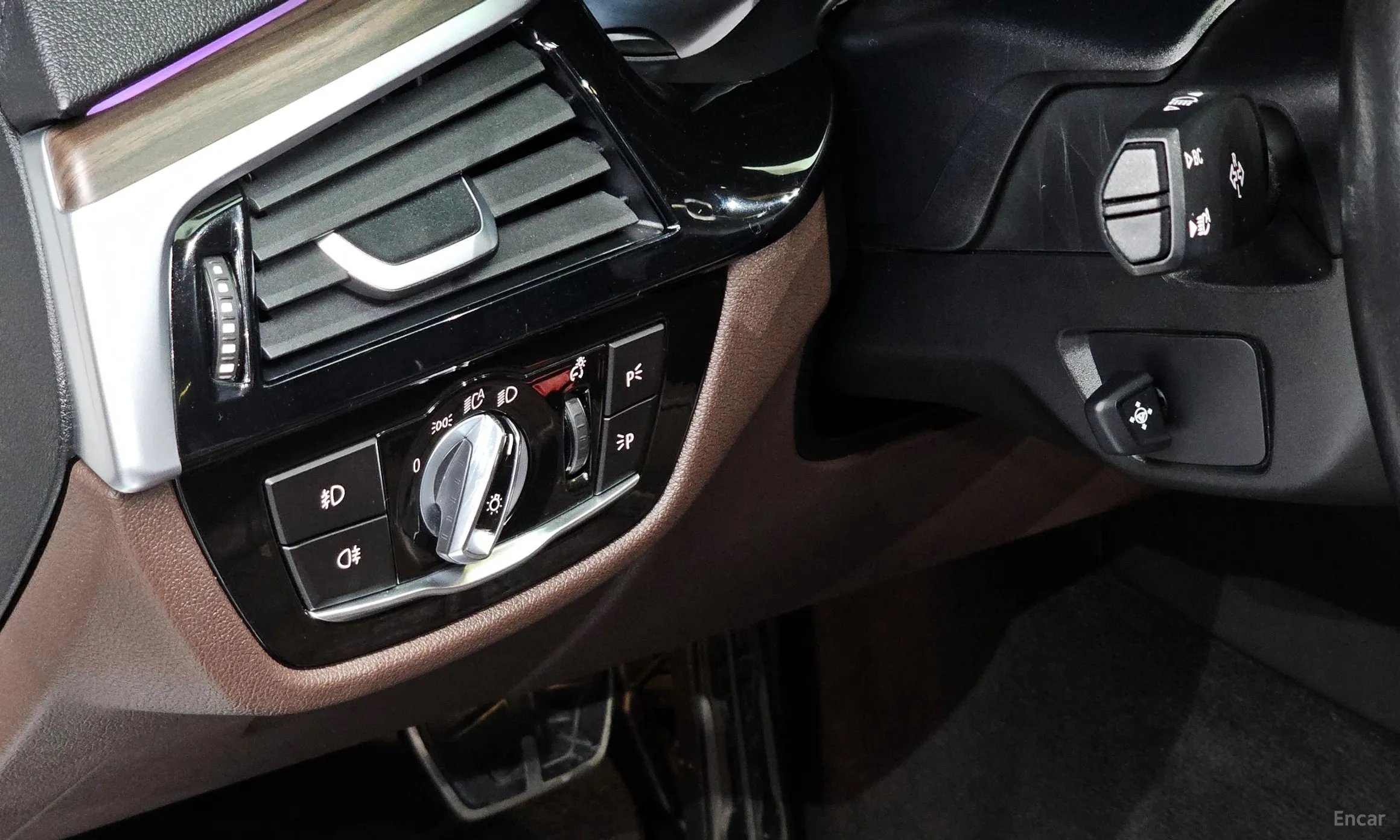 BMW 5 Series (G30) превью 14