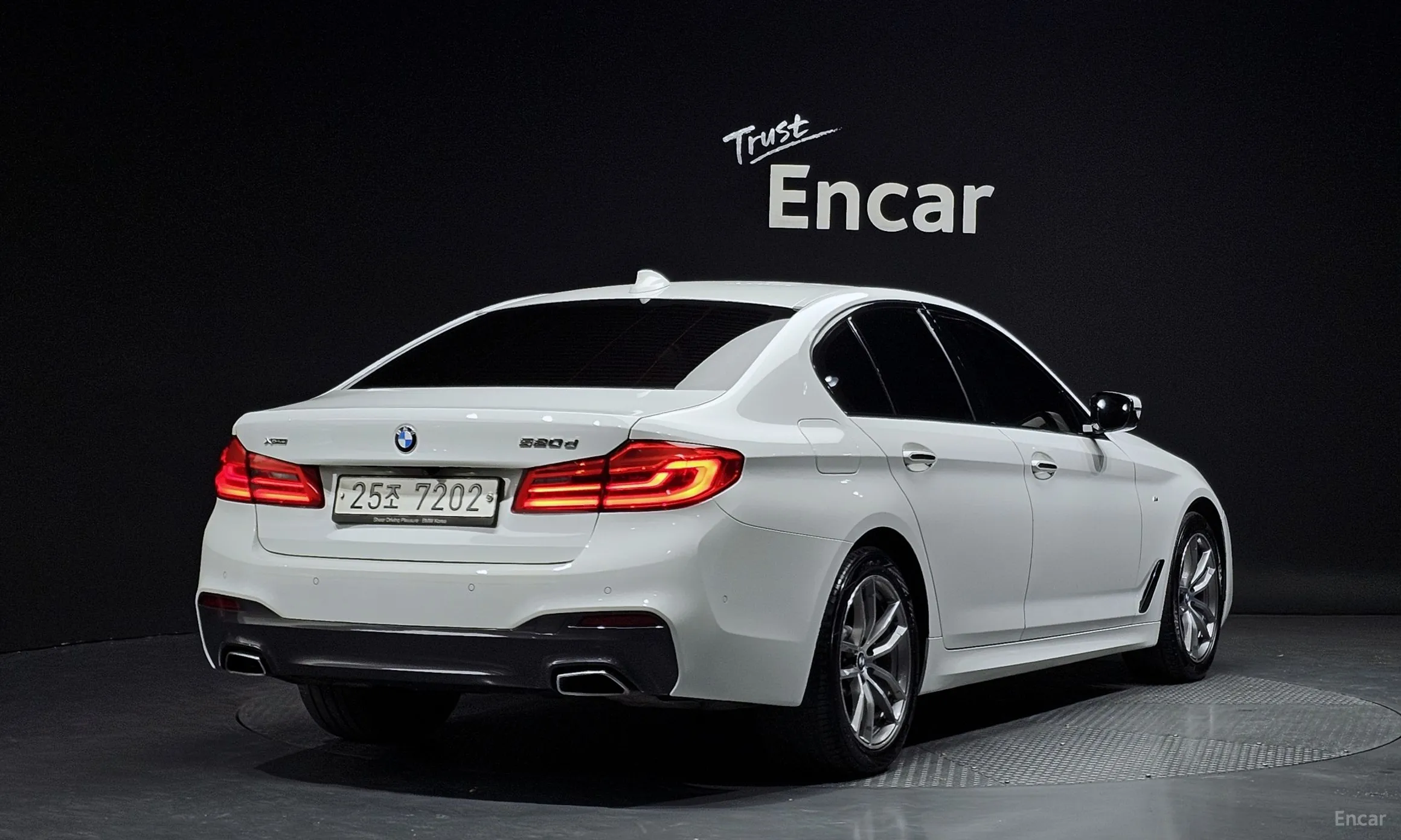 BMW 5 Series (G30) превью 2