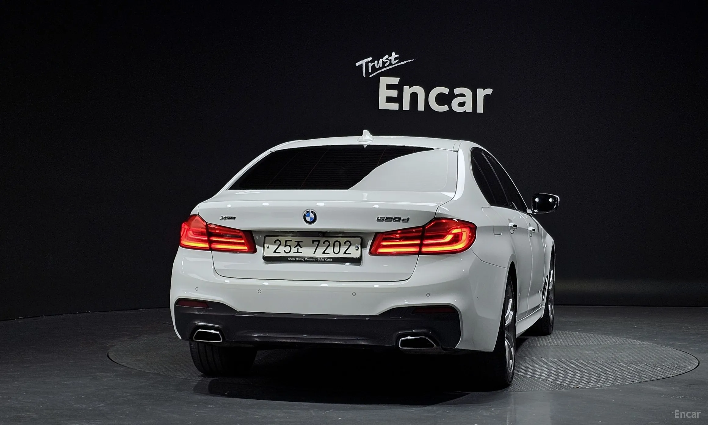 BMW 5 Series (G30) превью 4