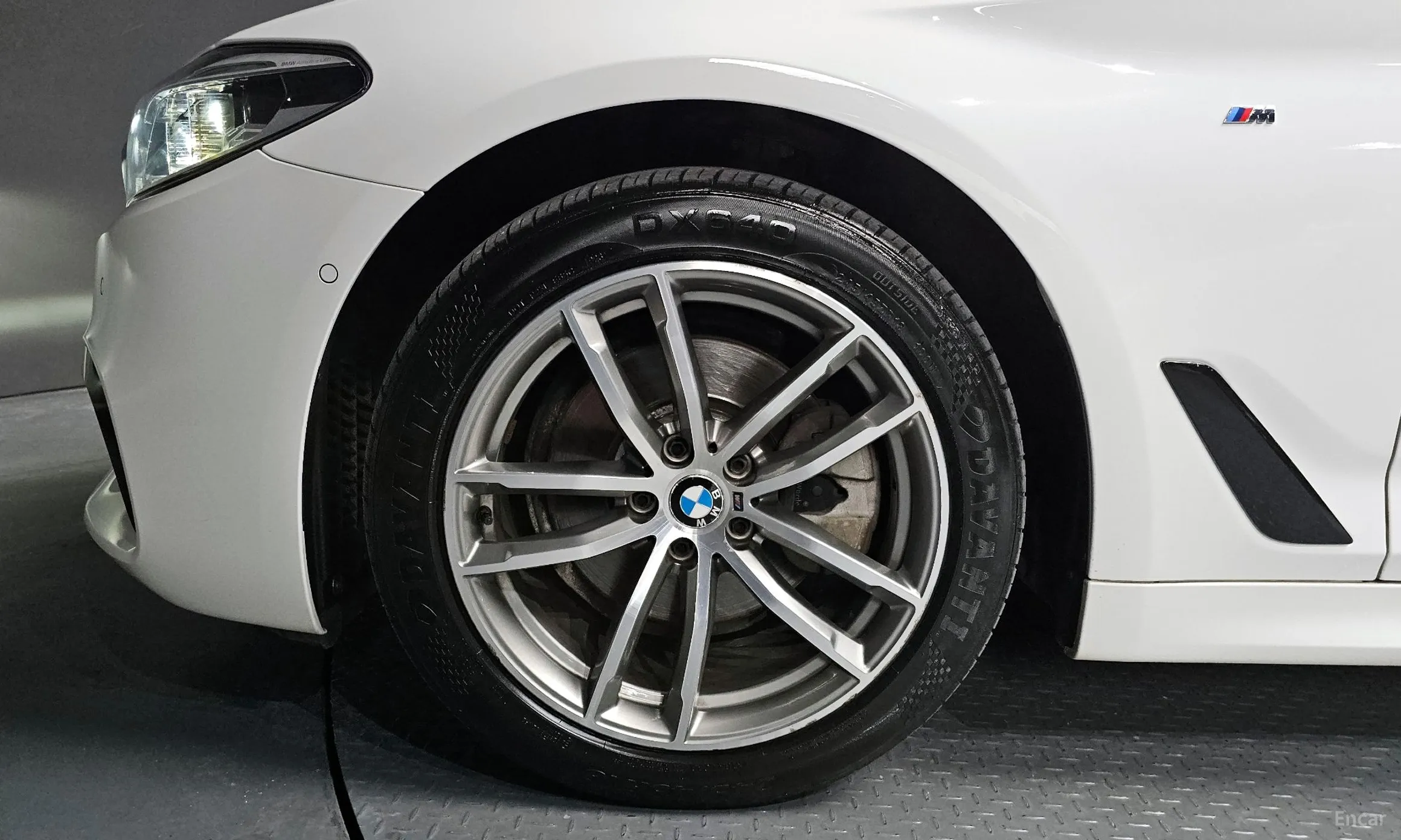 BMW 5 Series (G30) превью 5