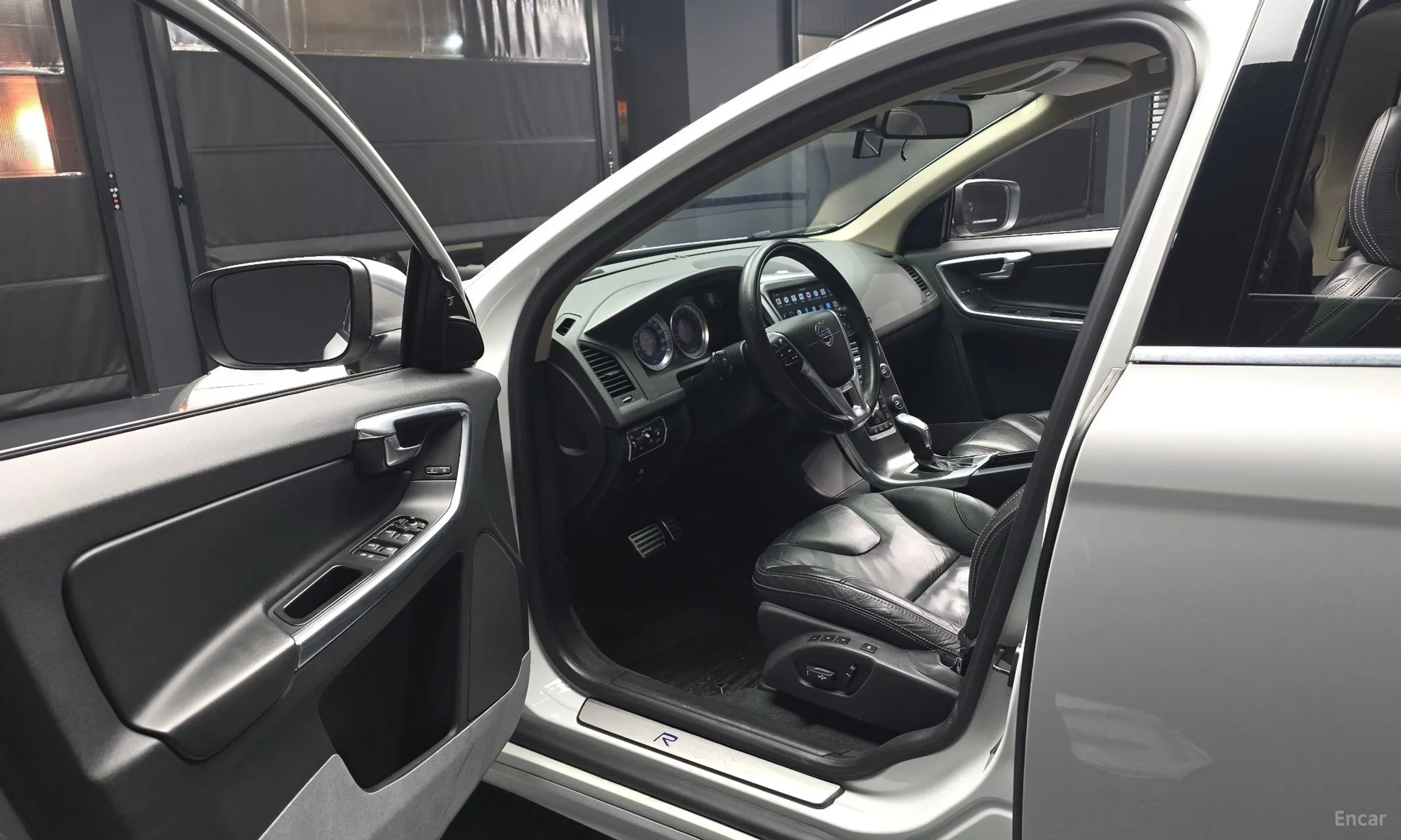 Volvo XC60 превью 10