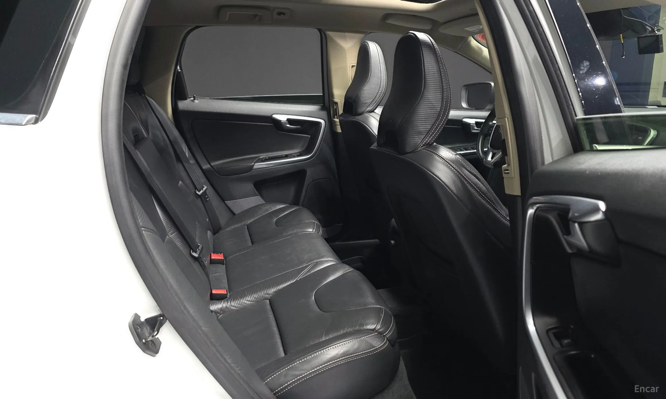 Volvo XC60 превью 12