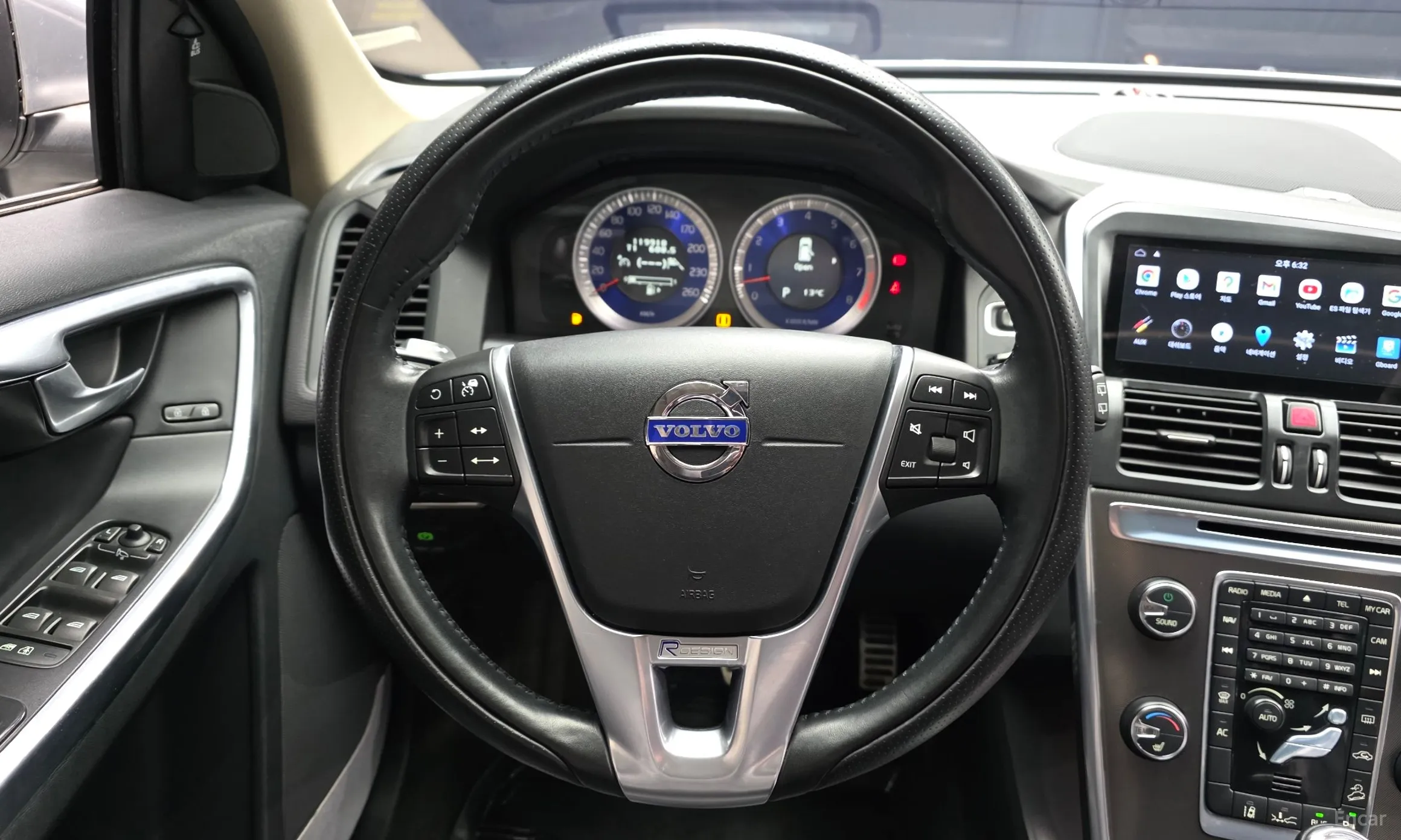 Volvo XC60 превью 13