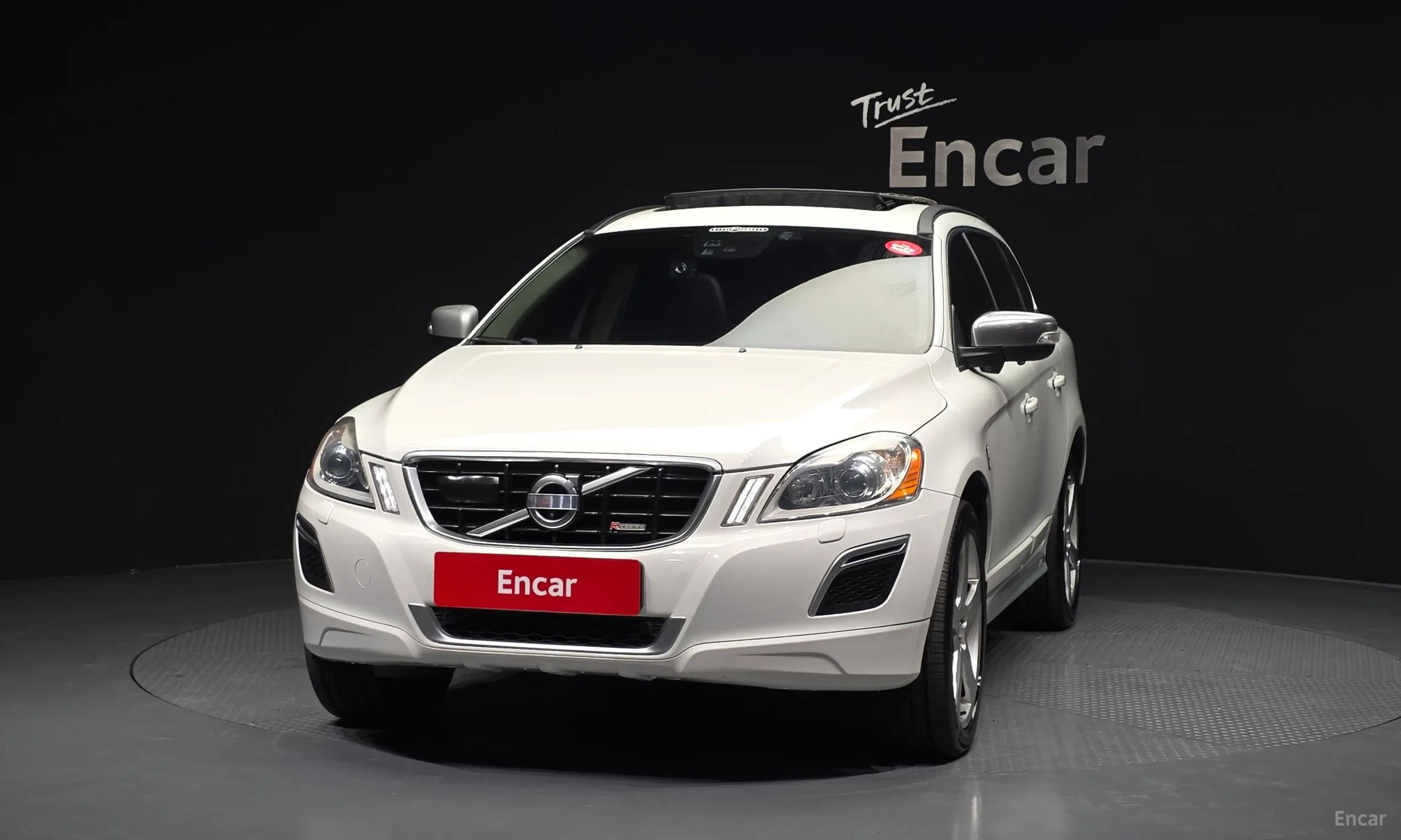 Volvo XC60 превью 3