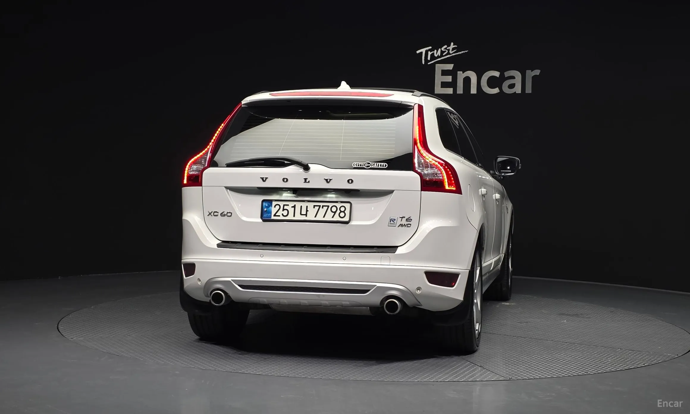Volvo XC60 превью 4