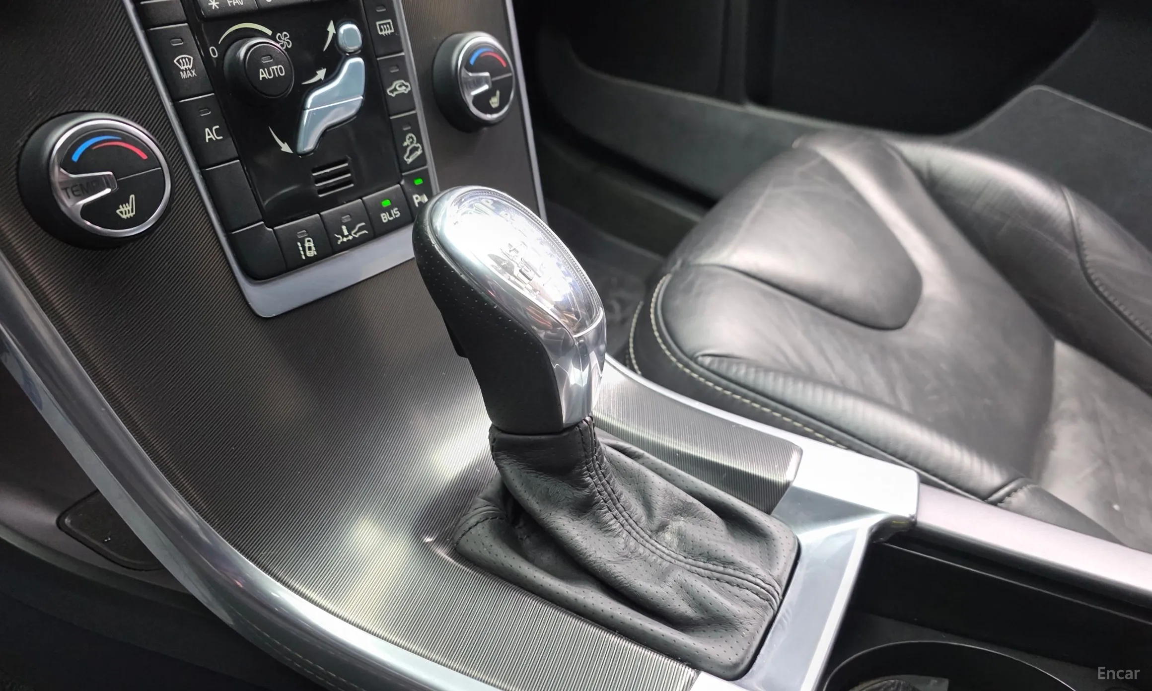 Volvo XC60 превью 9