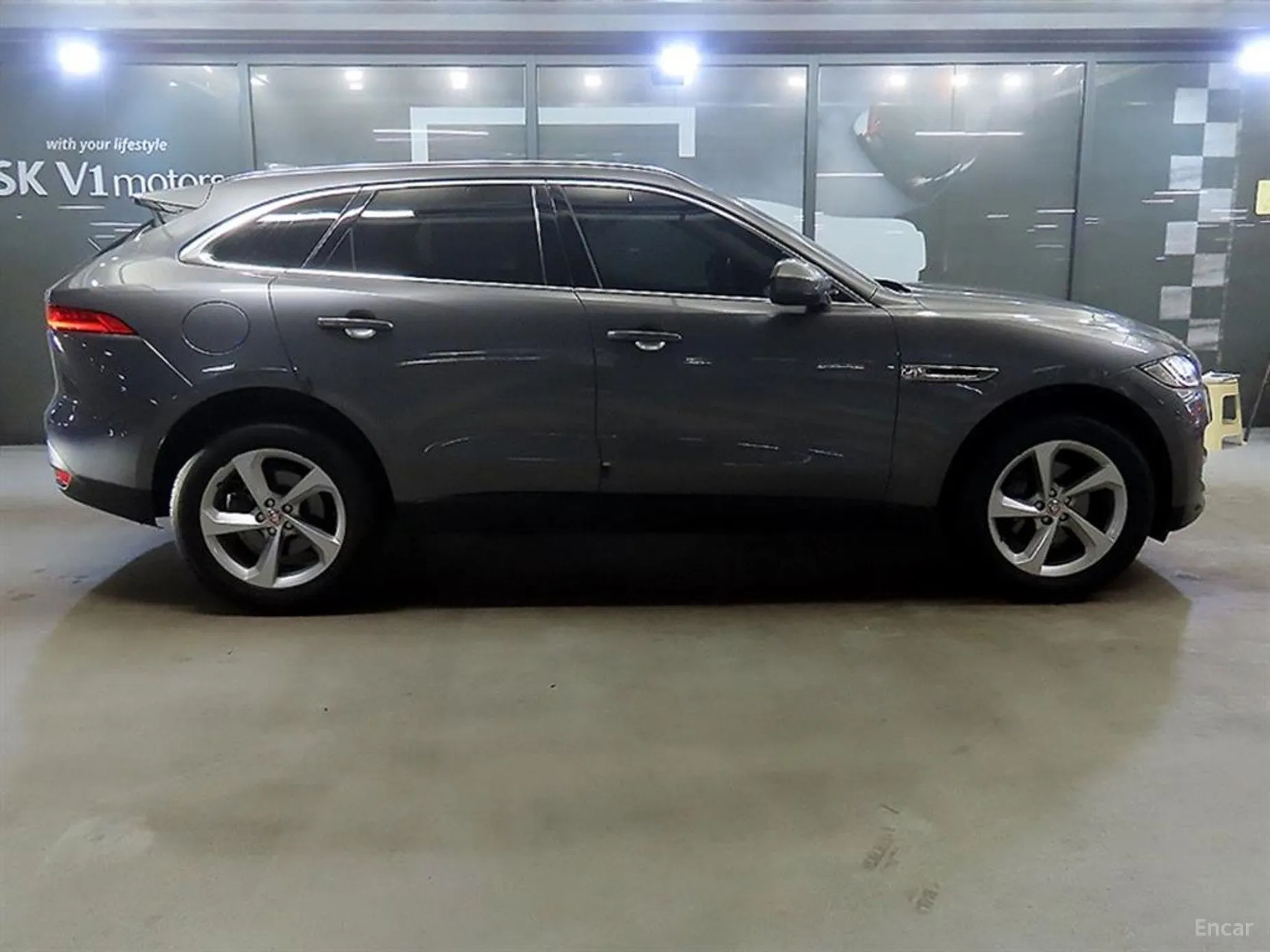 Jaguar F-PACE превью 3