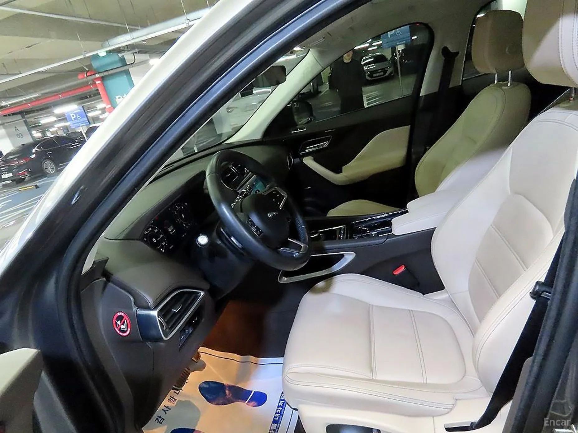 Jaguar F-PACE превью 6