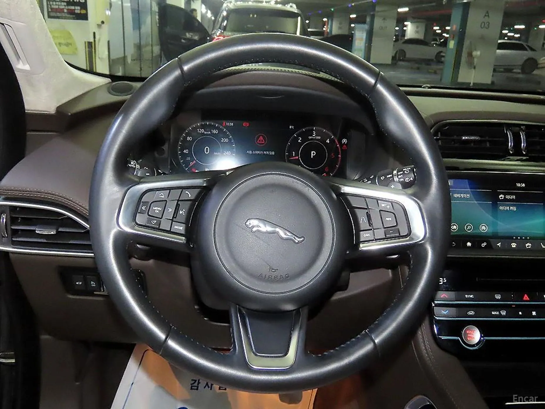 Jaguar F-PACE превью 8
