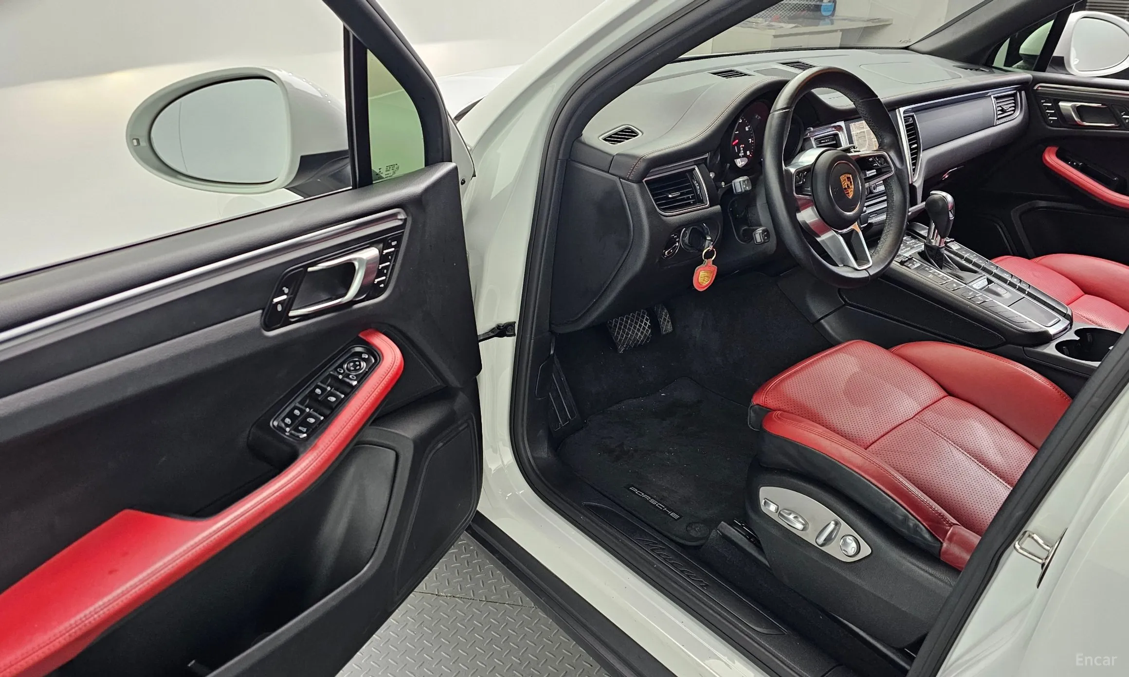 Porsche Macan превью 11