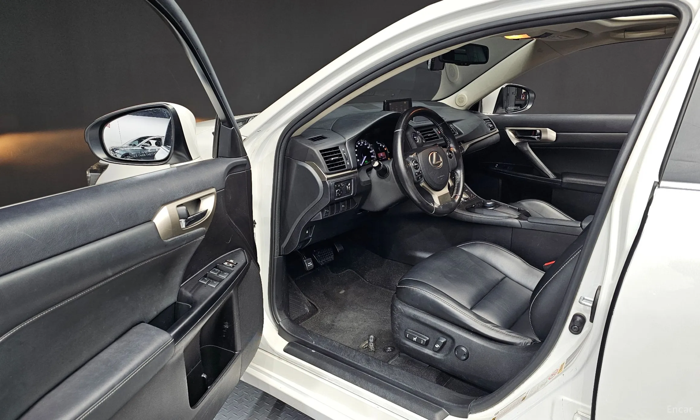 Lexus CT200h превью 11