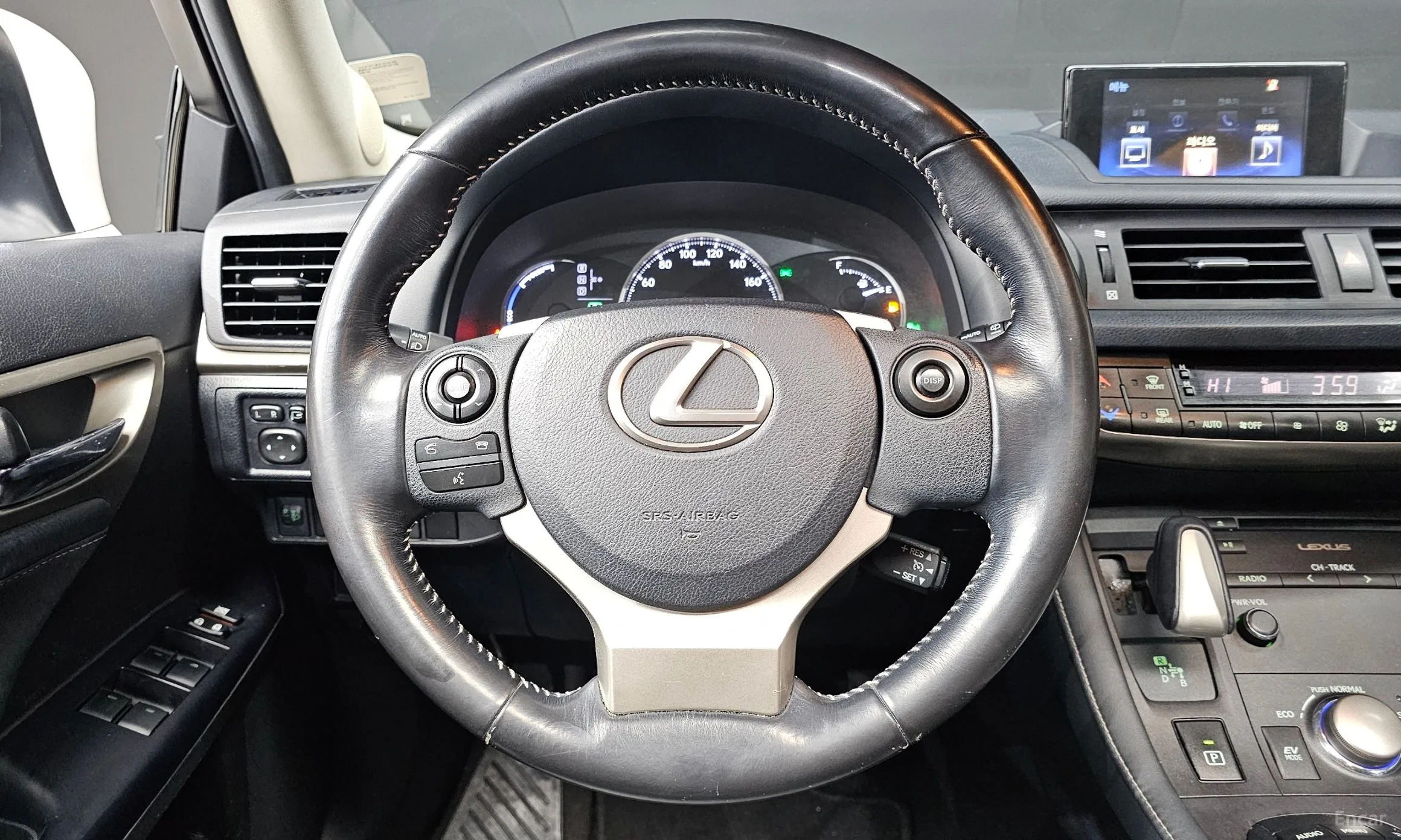 Lexus CT200h превью 13