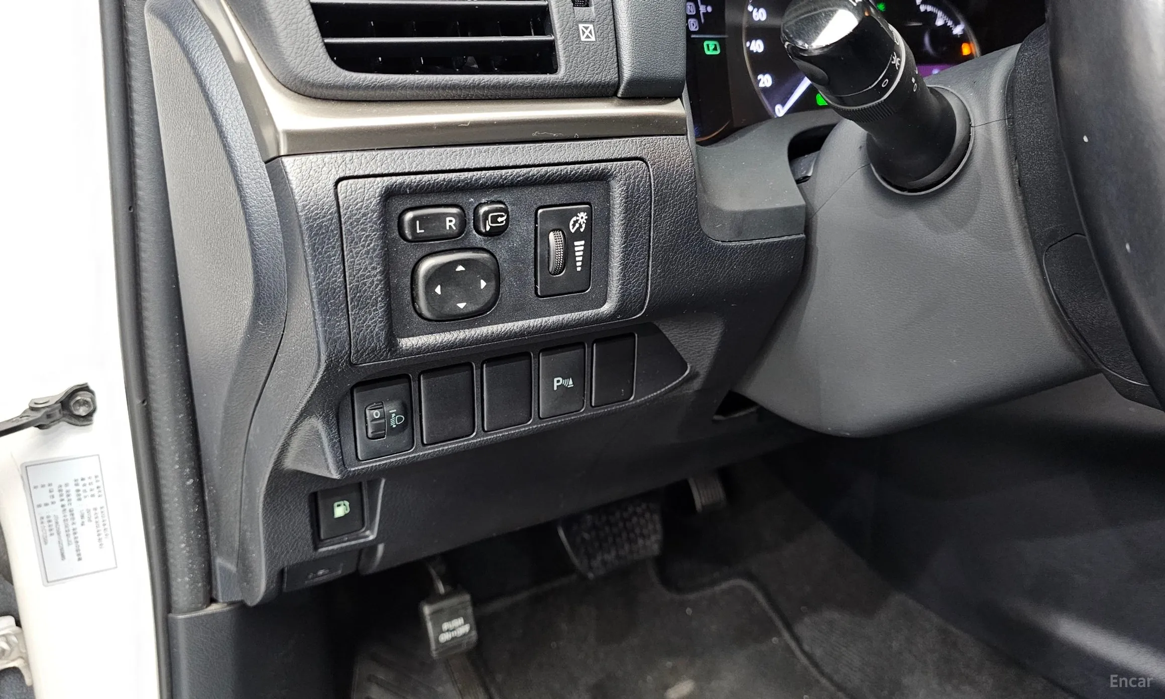 Lexus CT200h превью 14