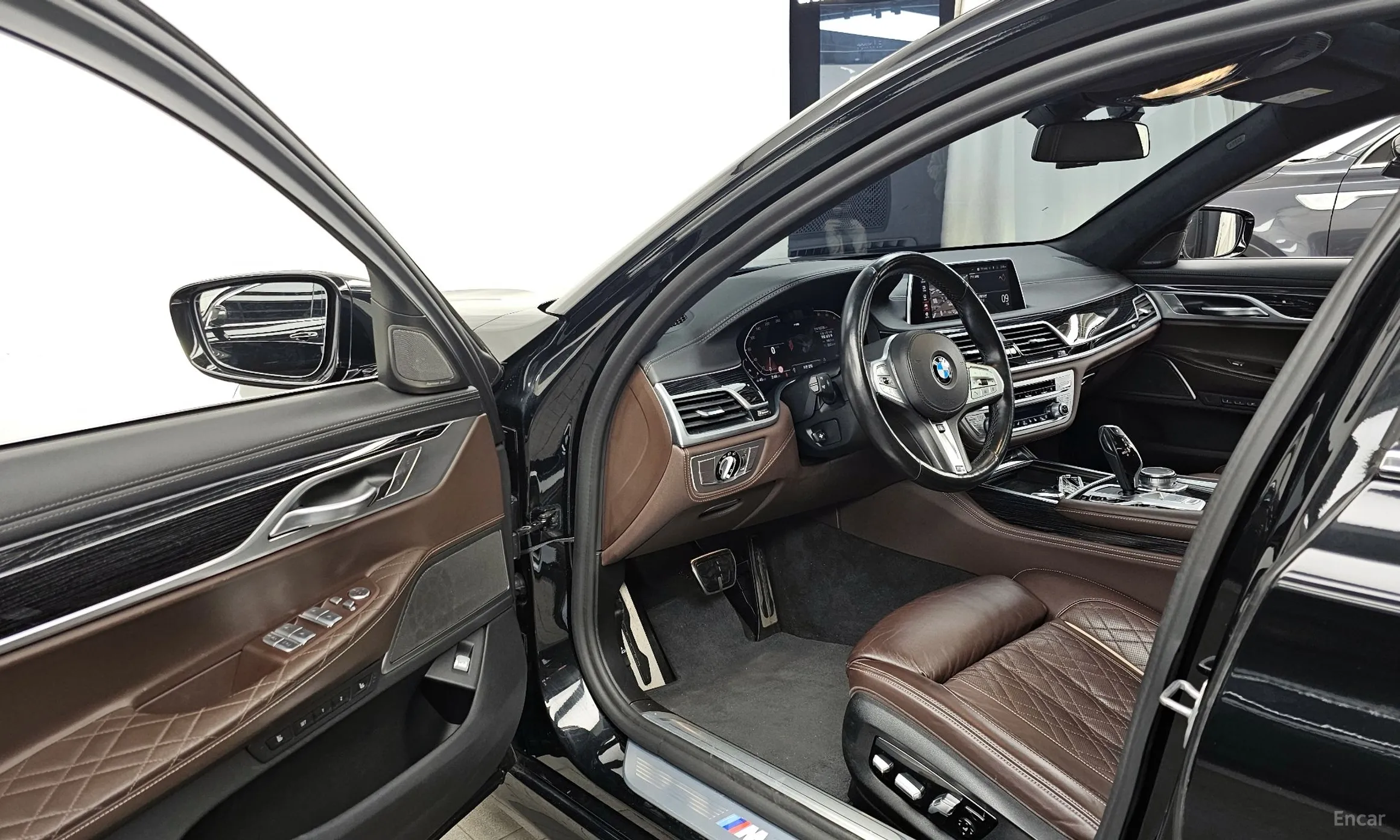 BMW 7 Series (G11) превью 10