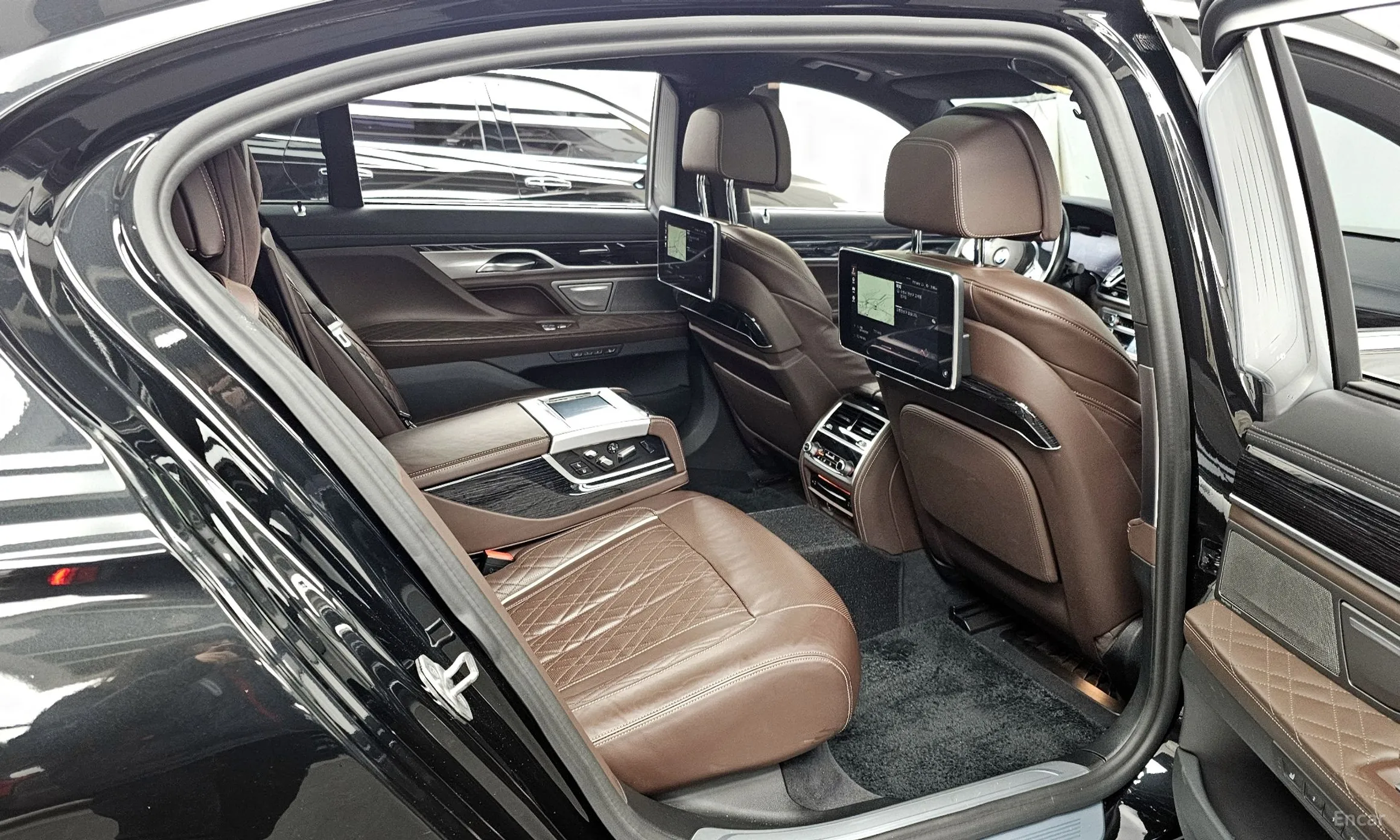BMW 7 Series (G11) превью 12