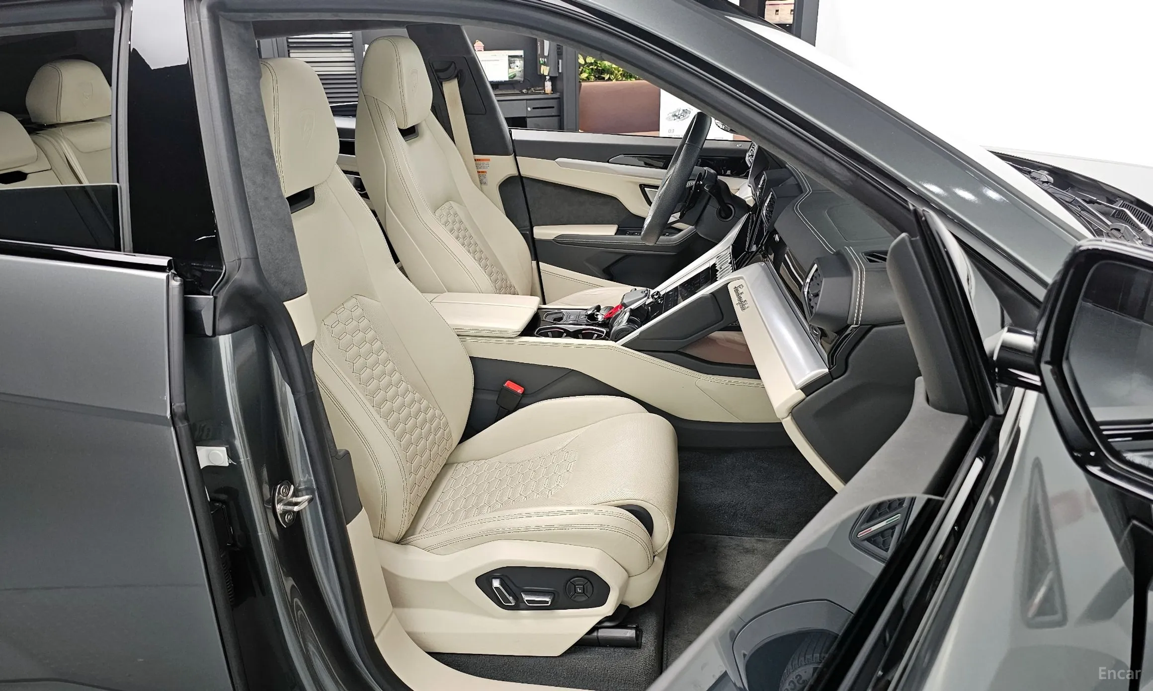 Lamborghini Urus превью 10