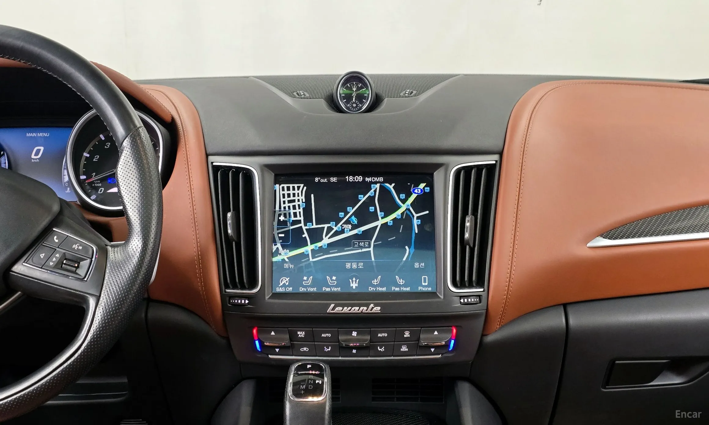 Maserati Levante превью 14