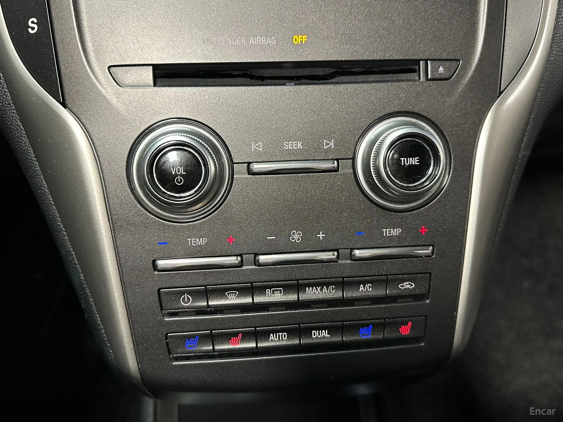 Lincoln MKC превью 13