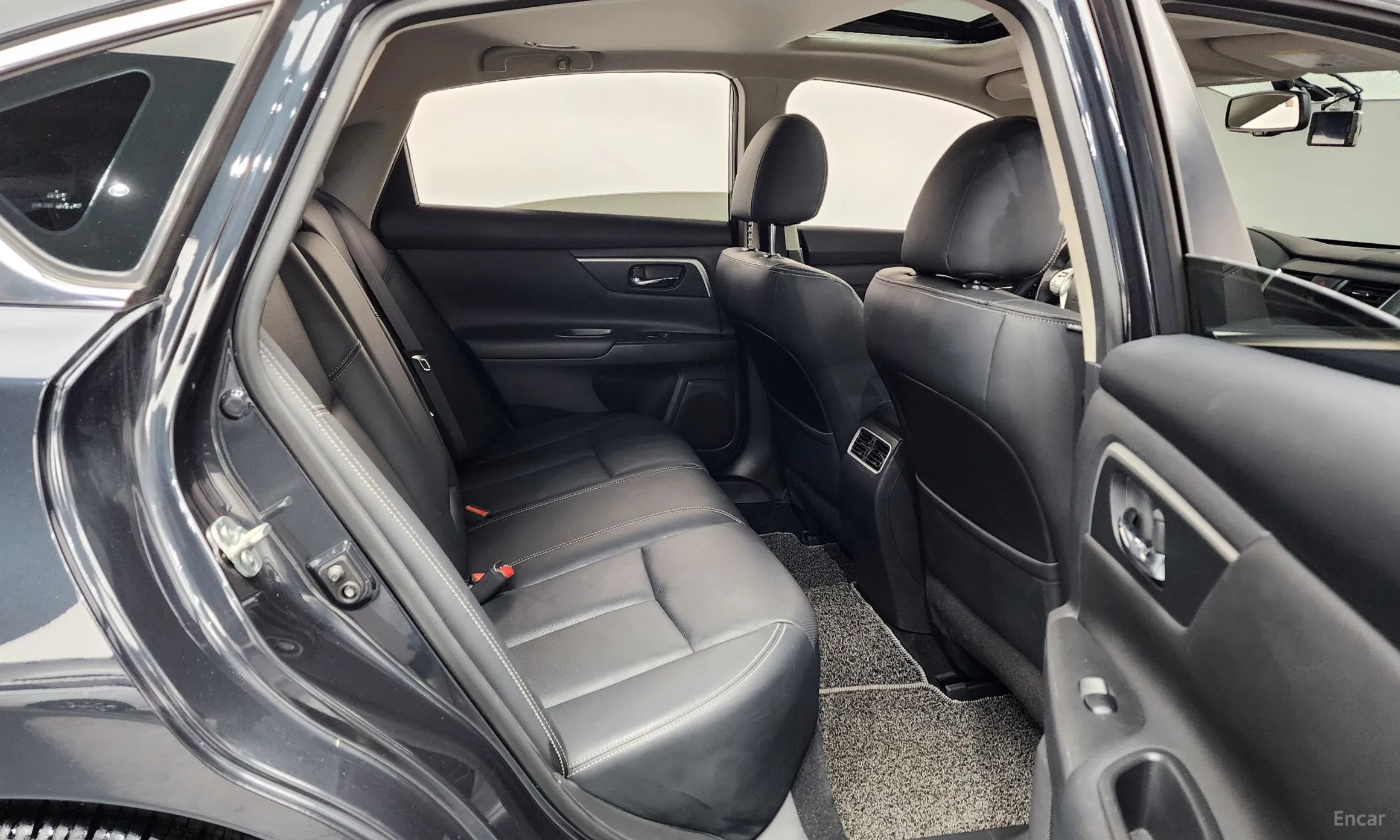 Nissan Altima превью 12