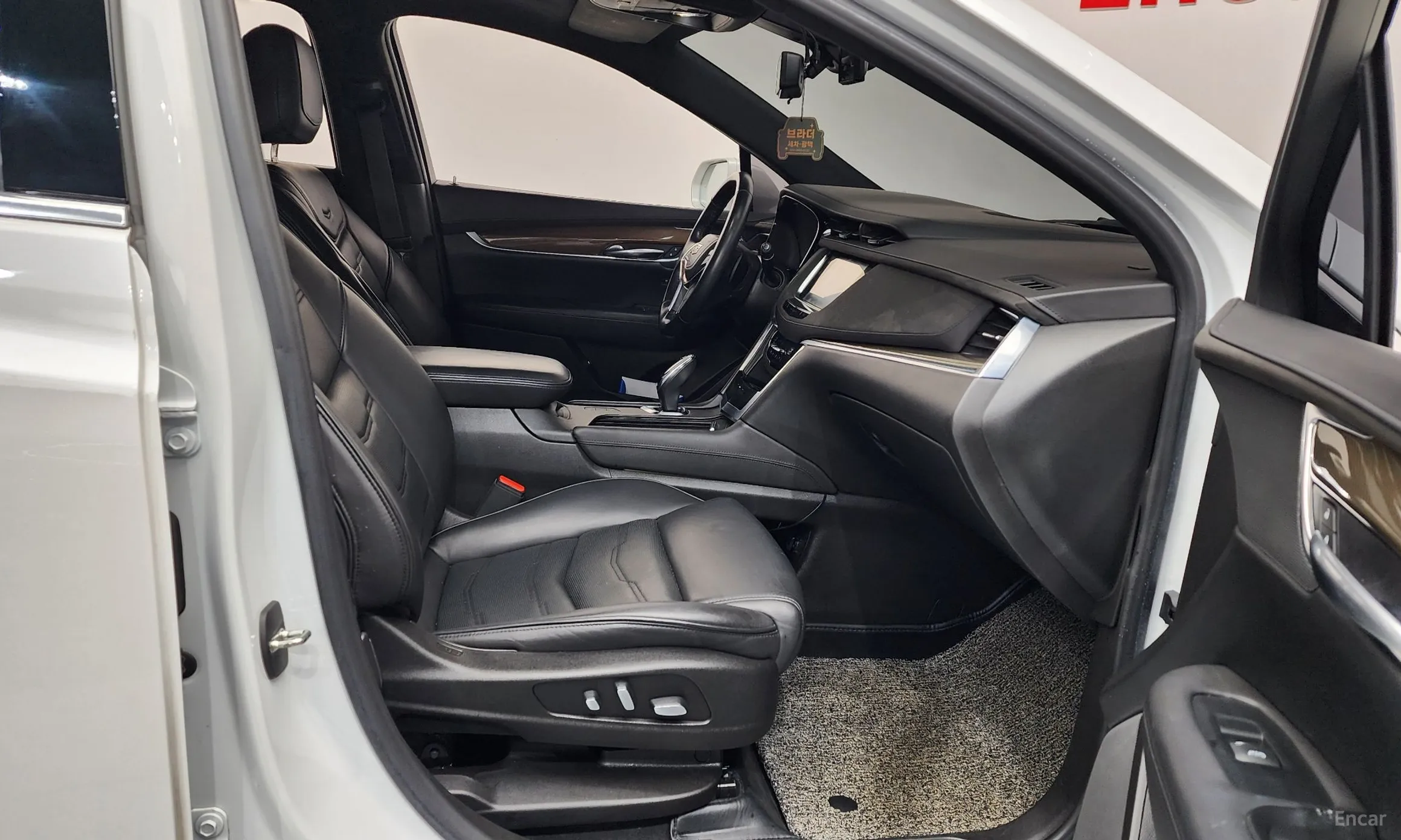Cadillac XT5 превью 11